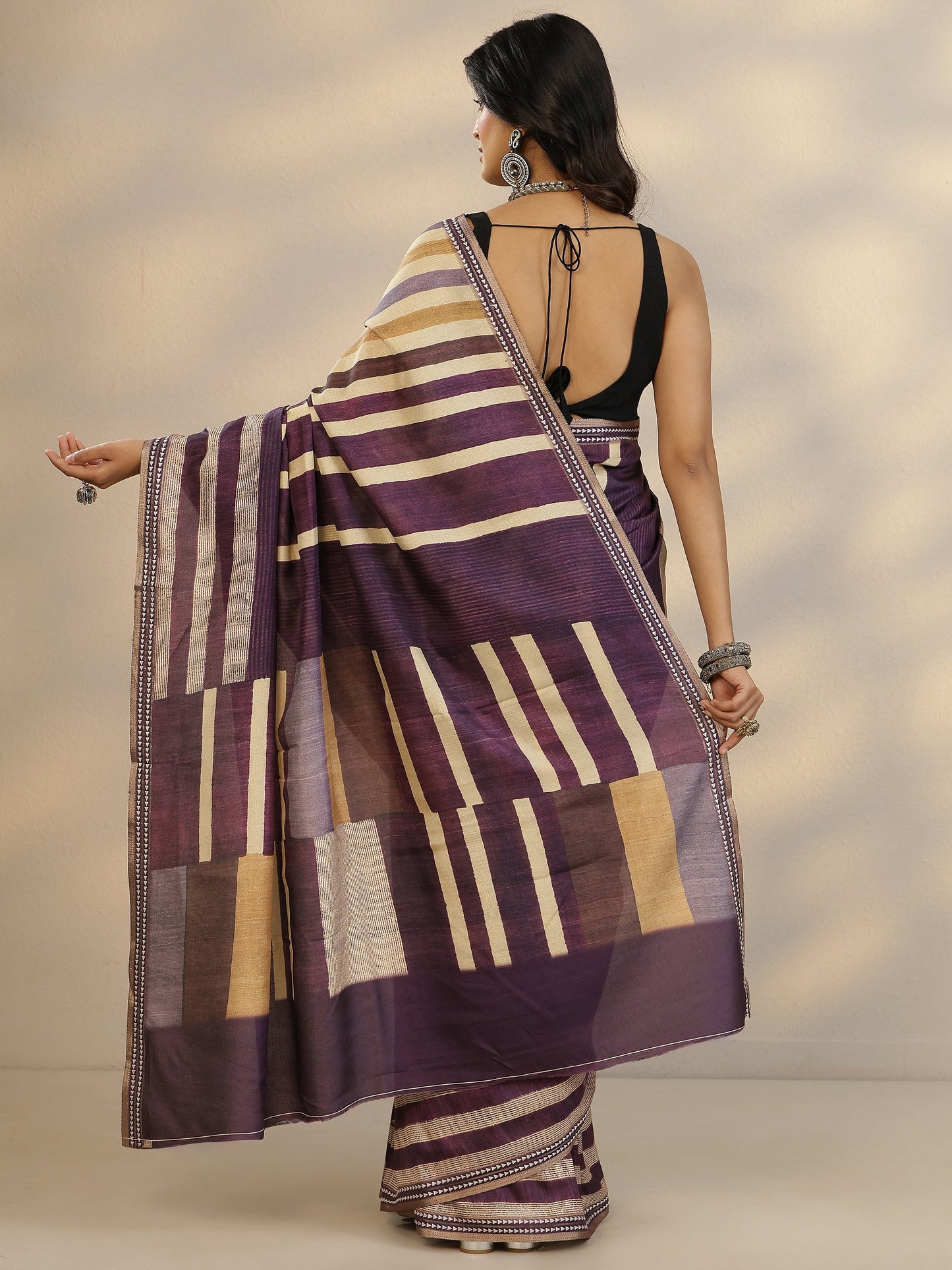Purple Printed Silk Blend Saree With Unstitched Blouse Piece