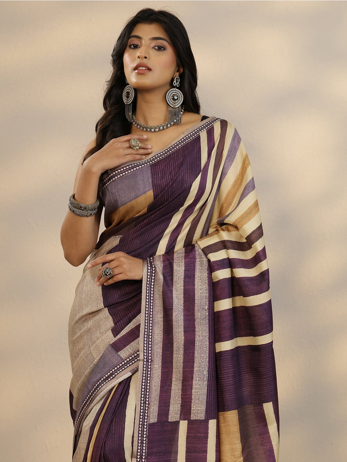 Purple Printed Silk Blend Saree With Unstitched Blouse Piece