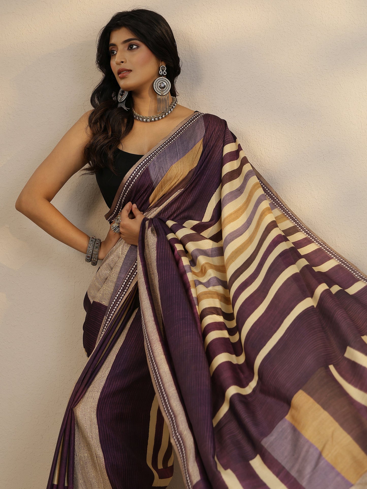 Purple Printed Silk Blend Saree With Unstitched Blouse Piece