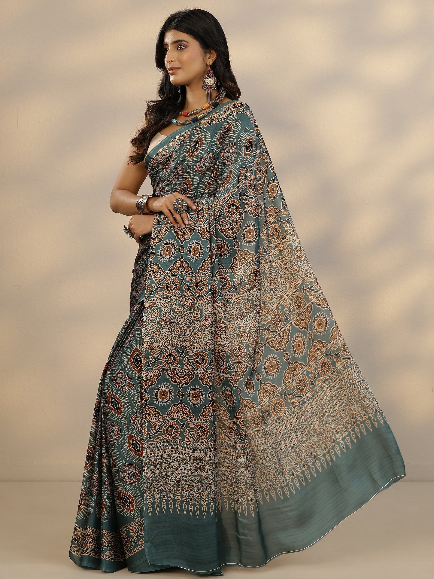 Green Printed Satin Saree With Unstitched Blouse Piece