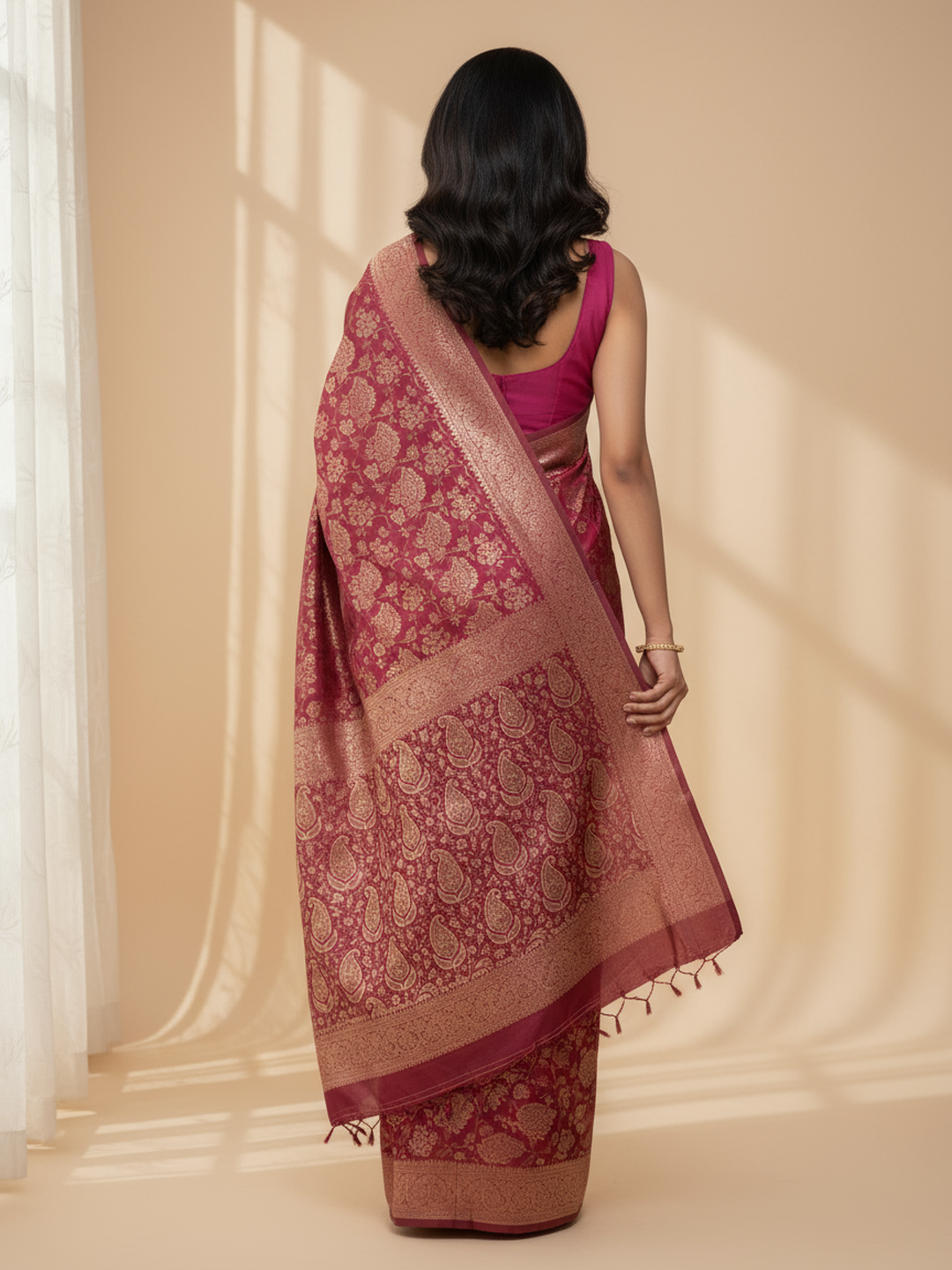 Maroon Printed Silk Blend Saree With Unstitched Blouse Piece