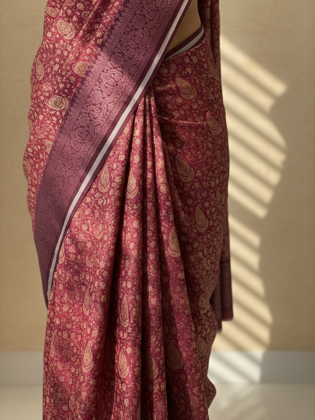 Maroon Printed Silk Blend Saree With Unstitched Blouse Piece