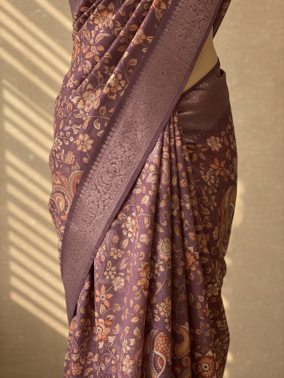 Purple Printed Silk Blend Saree With Unstitched Blouse Piece