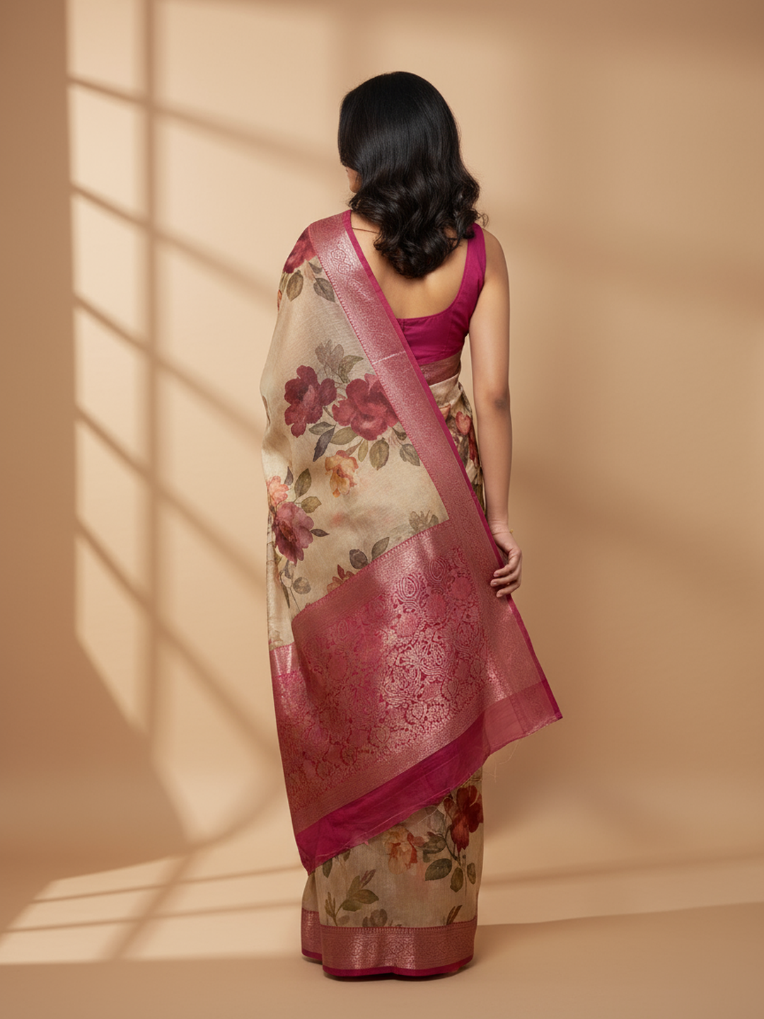 Cream Printed Silk Blend Saree With Unstitched Blouse Piece