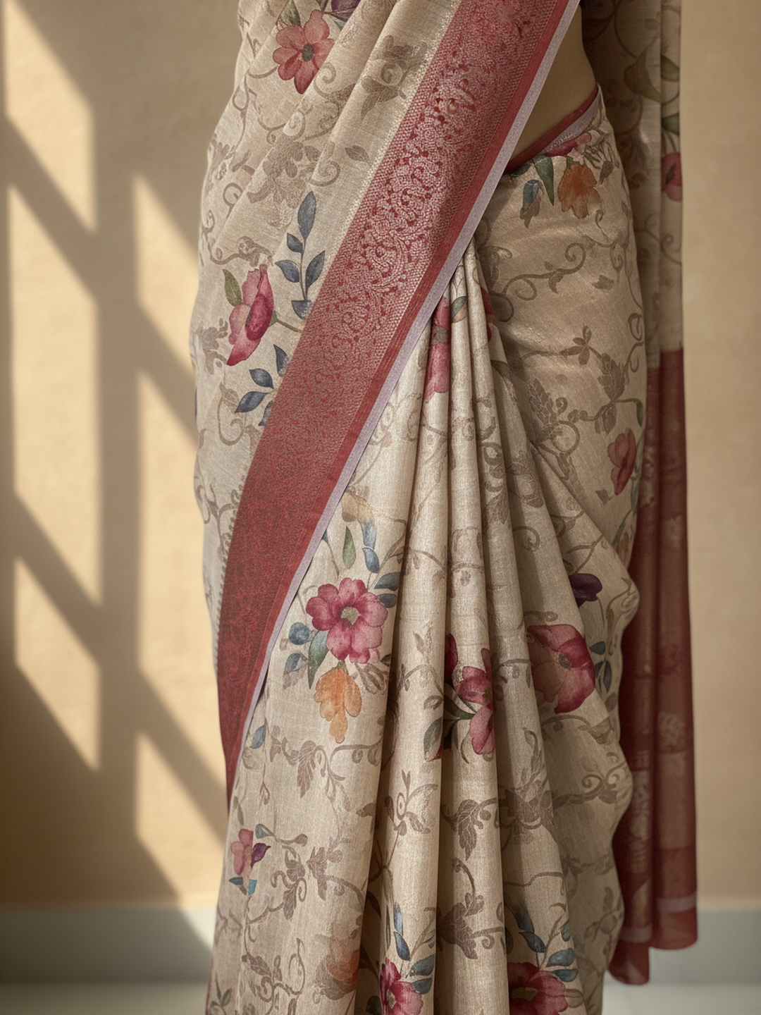 Cream Printed Silk Blend Saree With Unstitched Blouse Piece