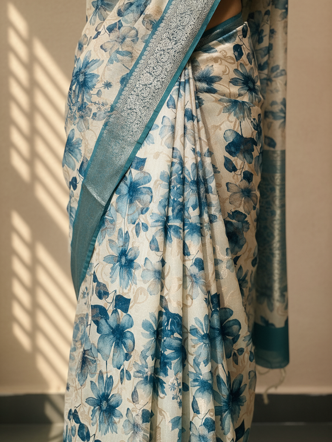 Beige Printed Silk Blend Saree With Unstitched Blouse Piece