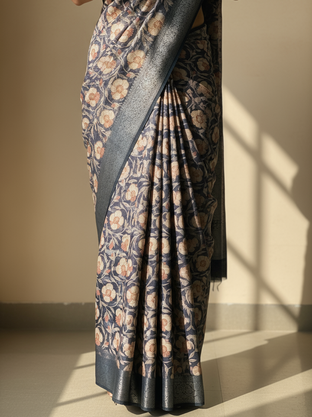 Black Printed Silk Blend Saree With Unstitched Blouse Piece