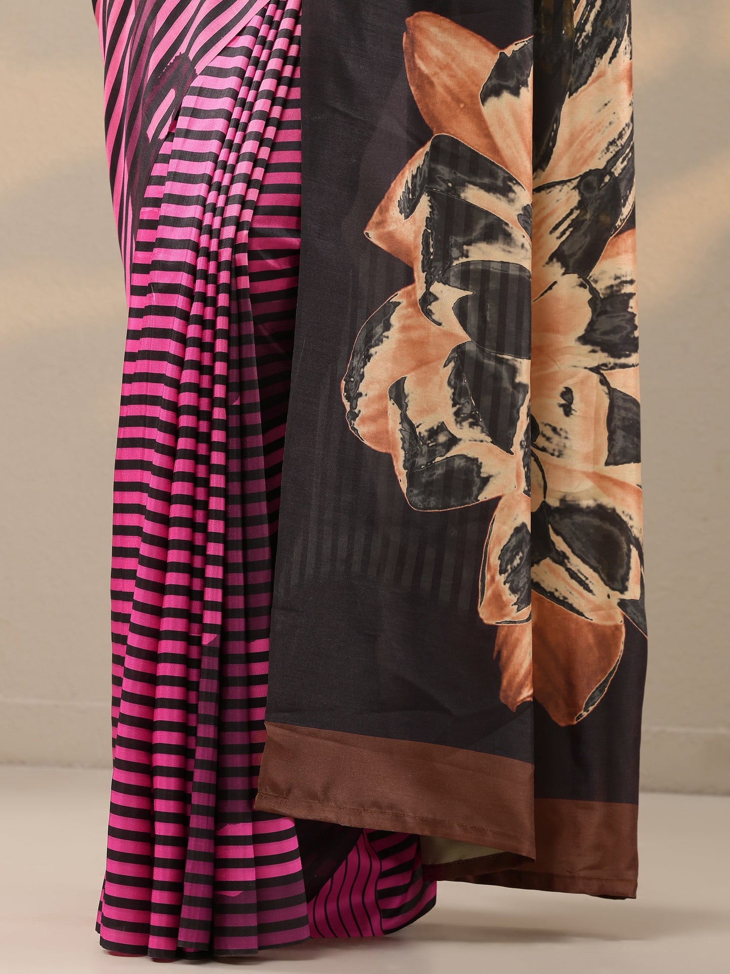 Black Printed Silk Blend Saree With Unstitched Blouse Piece