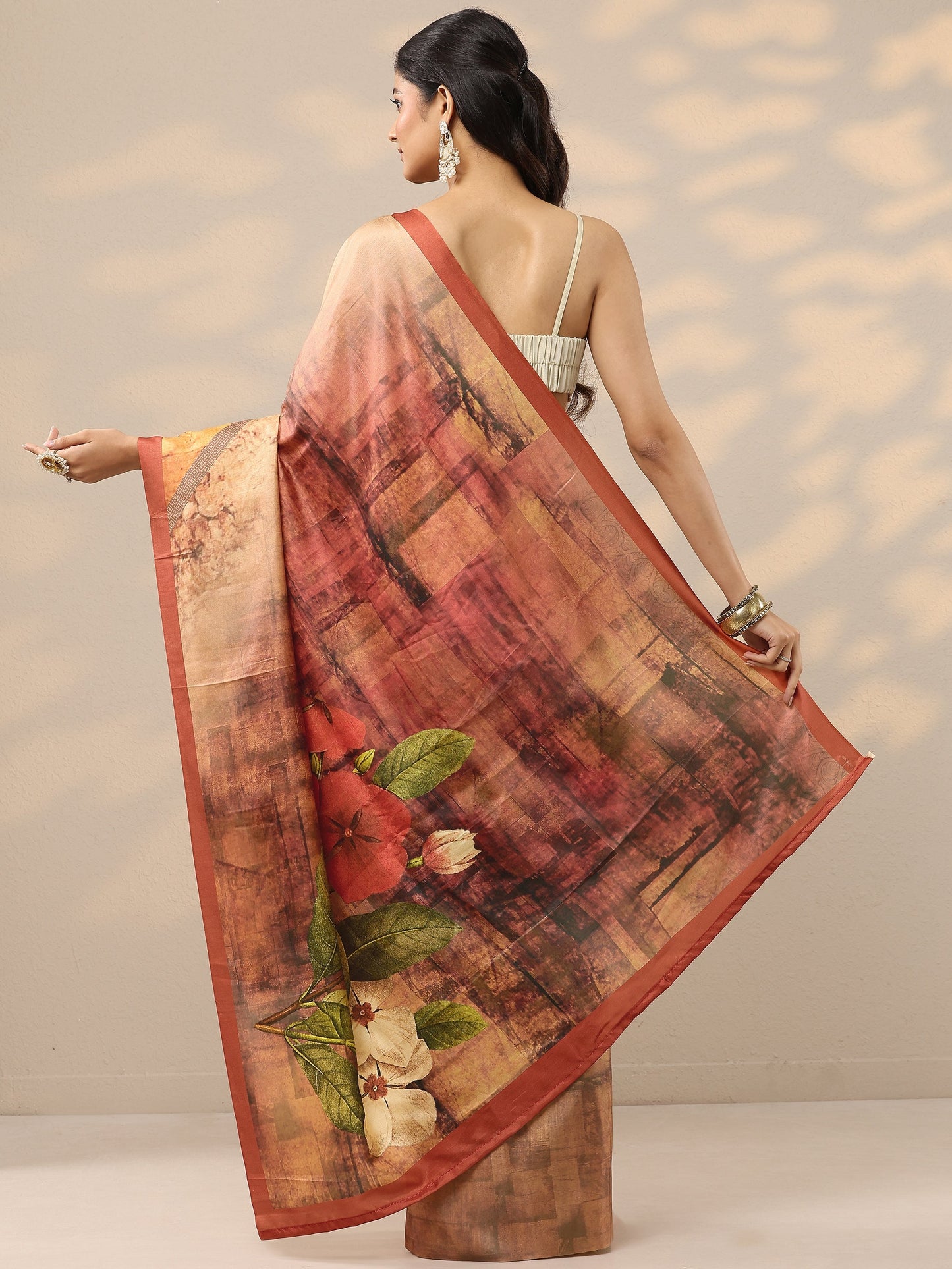 Coral Printed Silk Blend Saree With Unstitched Blouse Piece