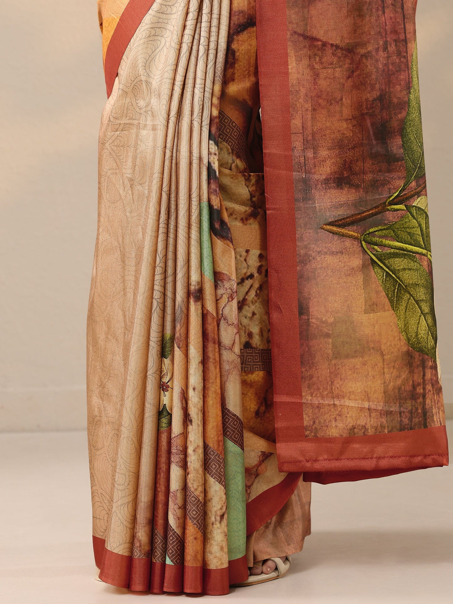 Coral Printed Silk Blend Saree With Unstitched Blouse Piece
