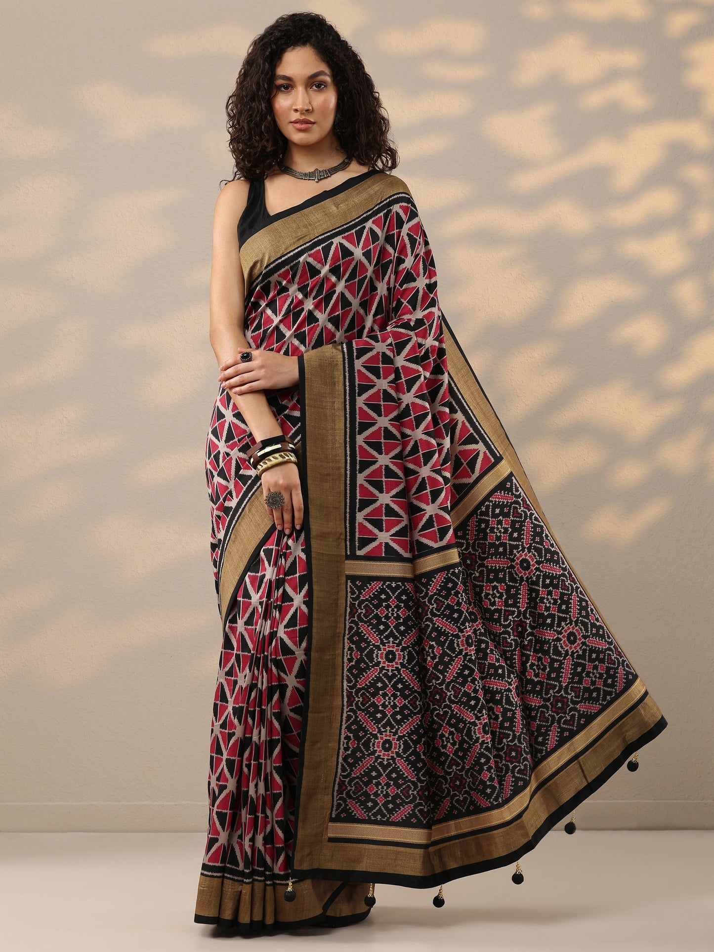 Red Printed Silk Blend Saree With Unstitched Blouse Piece