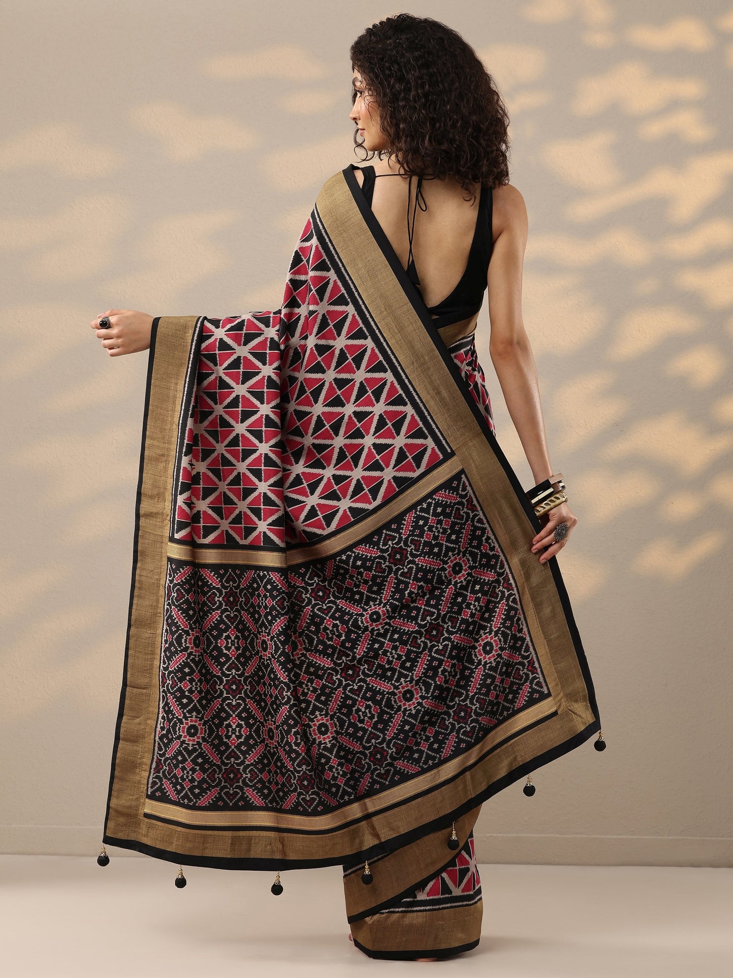 Red Printed Silk Blend Saree With Unstitched Blouse Piece