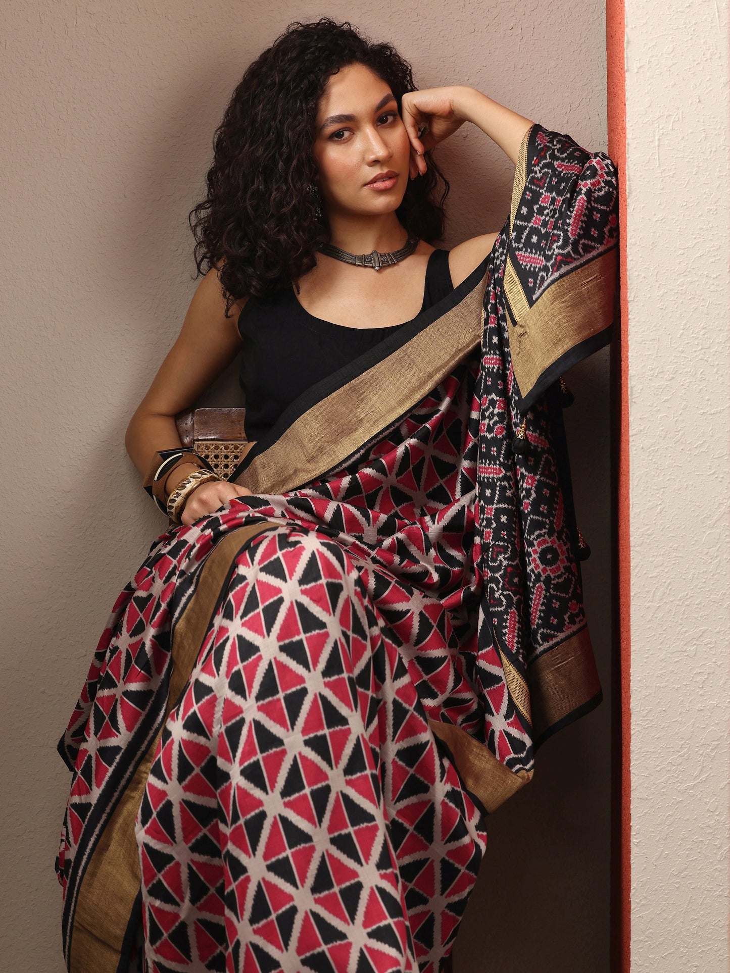 Red Printed Silk Blend Saree With Unstitched Blouse Piece