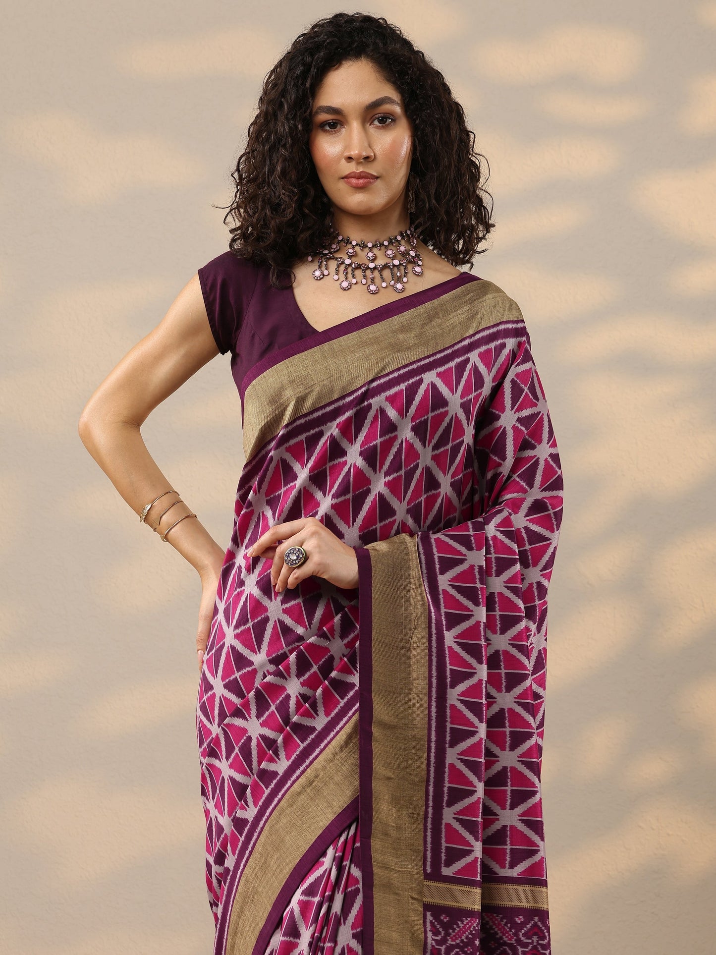 Magenta Printed Silk Blend Saree With Unstitched Blouse Piece