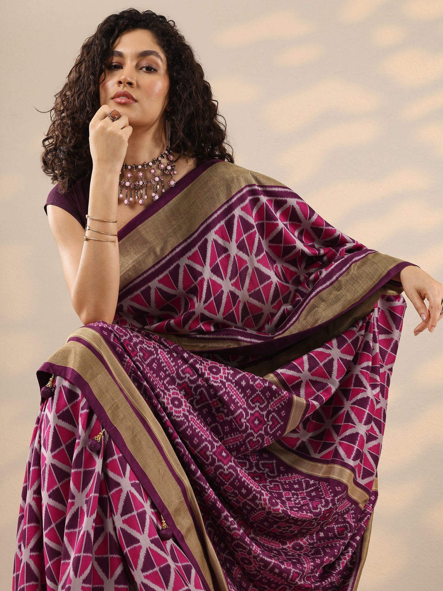 Magenta Printed Silk Blend Saree With Unstitched Blouse Piece
