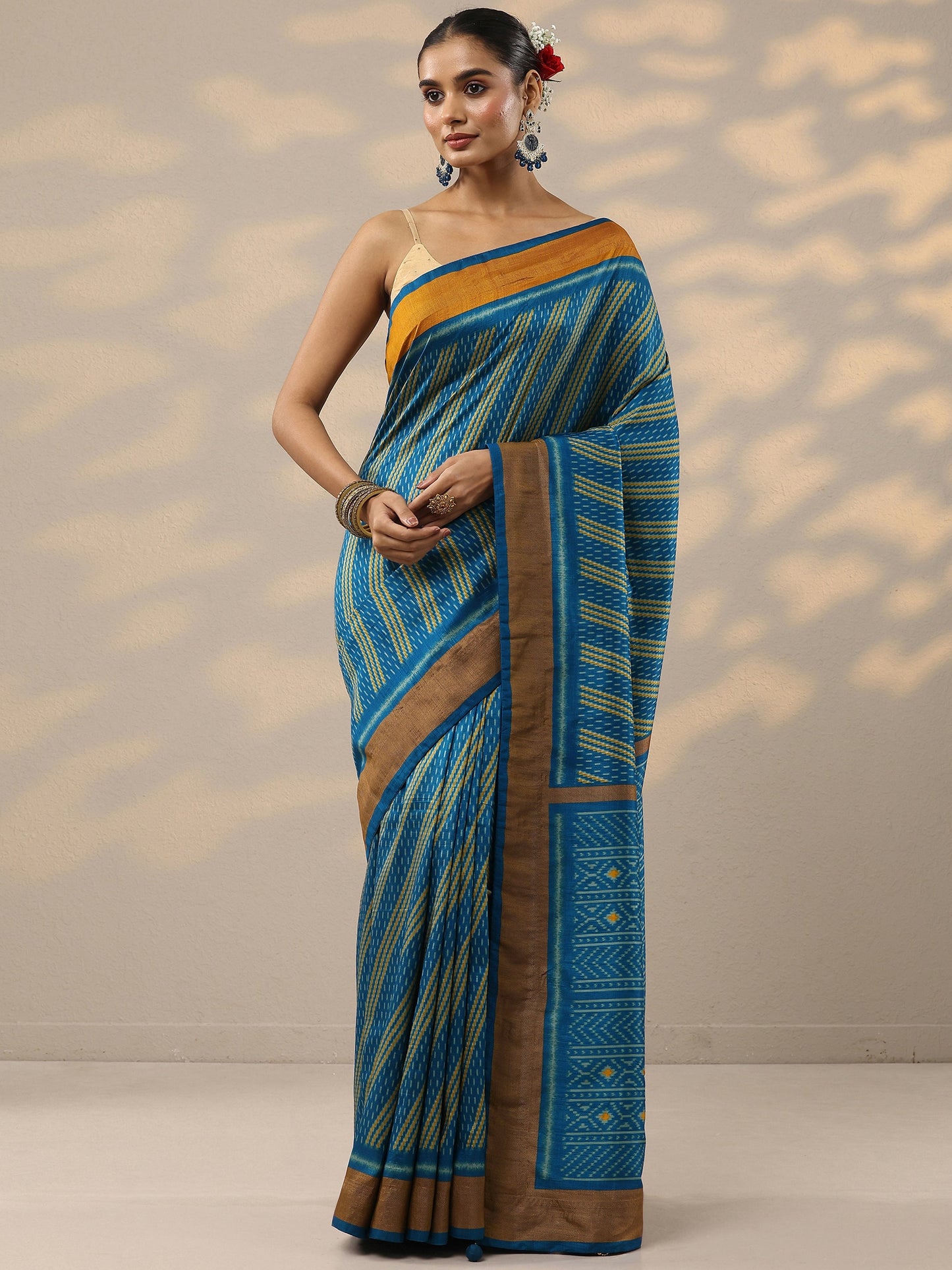 Blue Printed Silk Blend Saree With Unstitched Blouse Piece