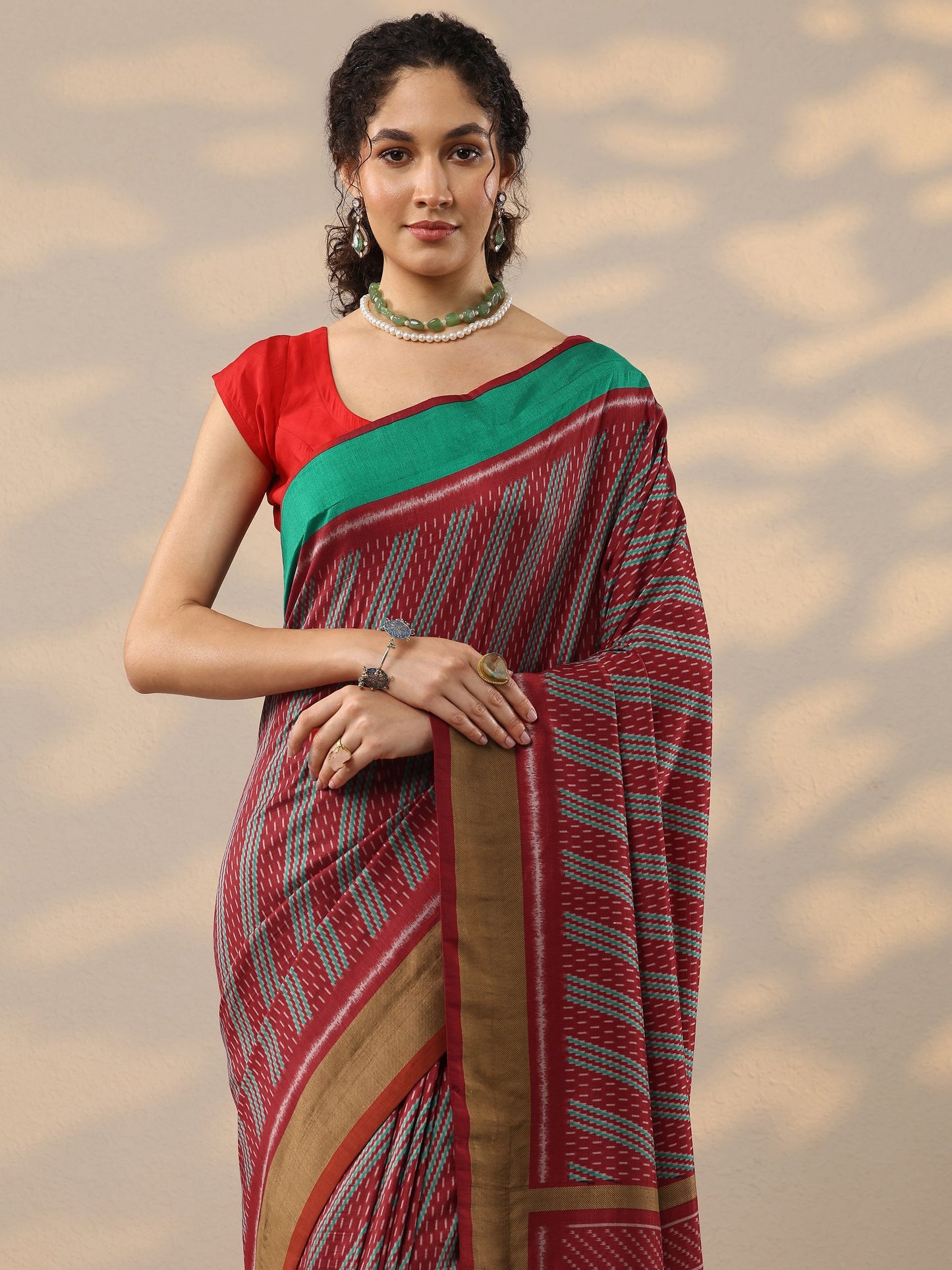 Red Printed Silk Blend Saree With Unstitched Blouse Piece