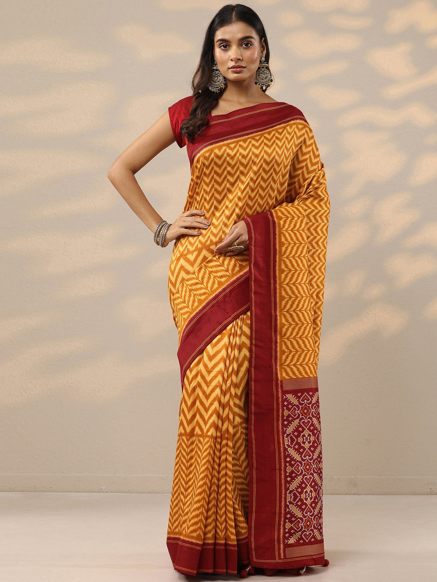 Mustard Leheriya Printed Silk Blend Saree With Unstitched Blouse Piece