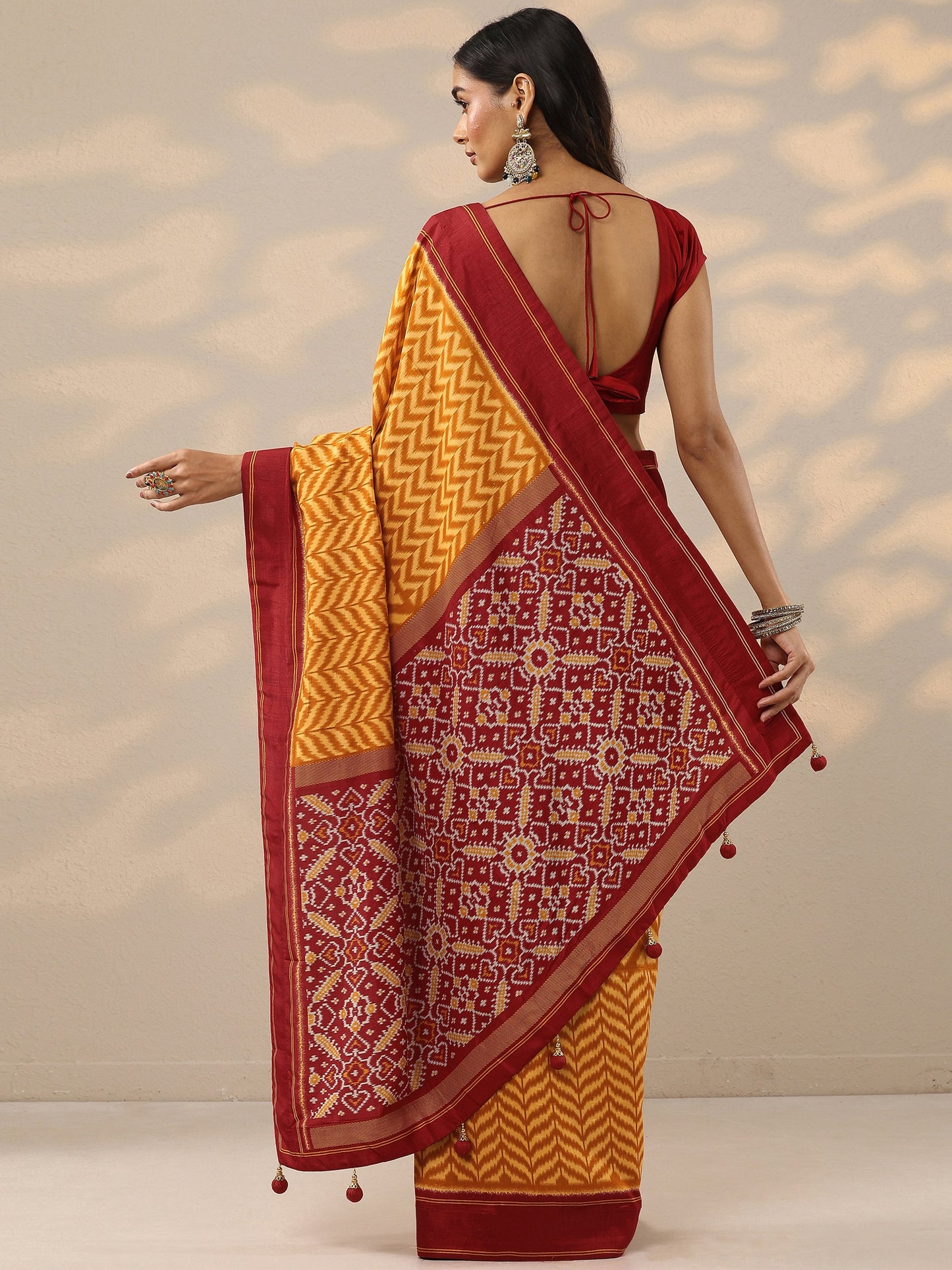 Mustard Leheriya Printed Silk Blend Saree With Unstitched Blouse Piece