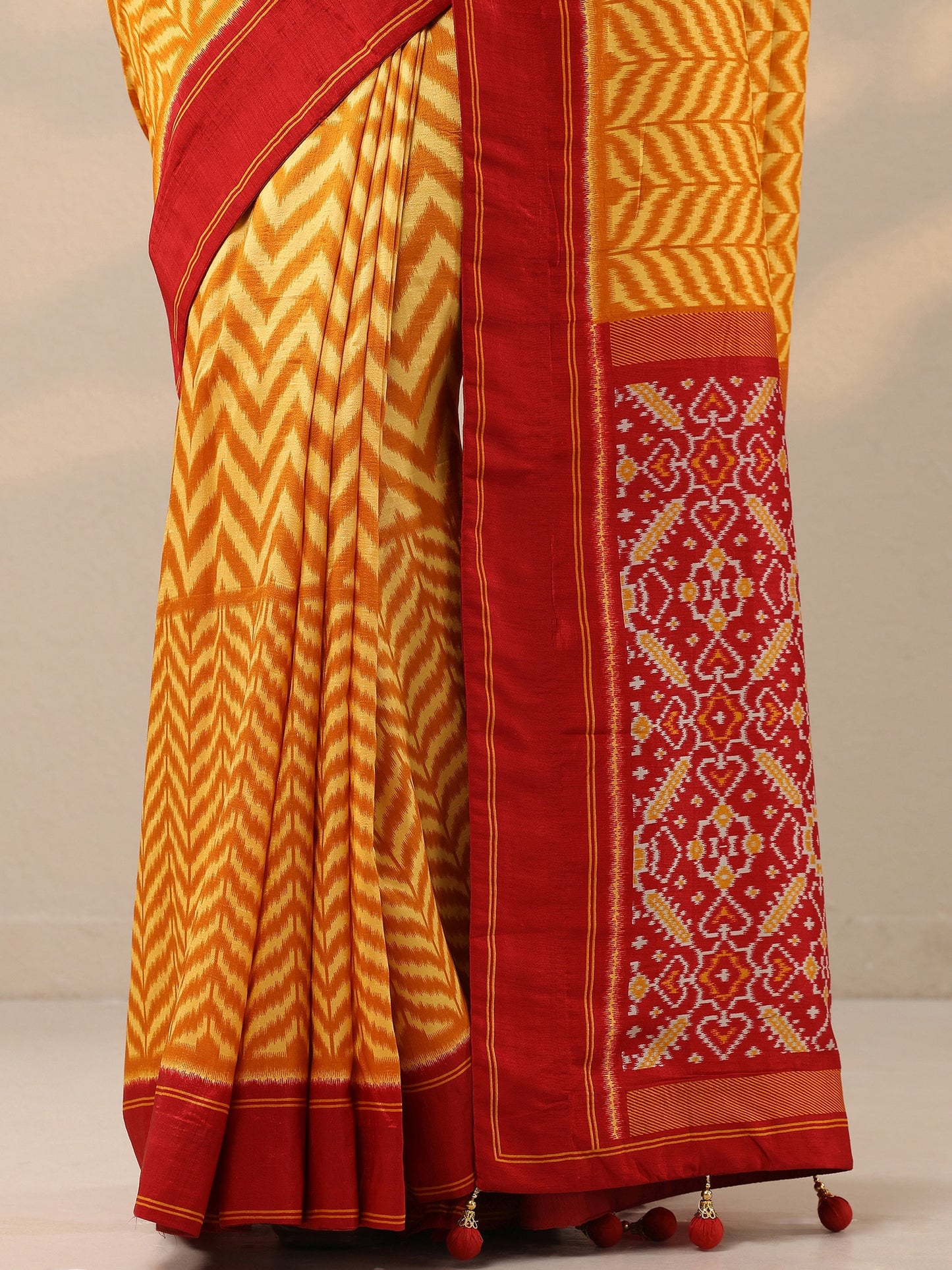 Mustard Leheriya Printed Silk Blend Saree With Unstitched Blouse Piece