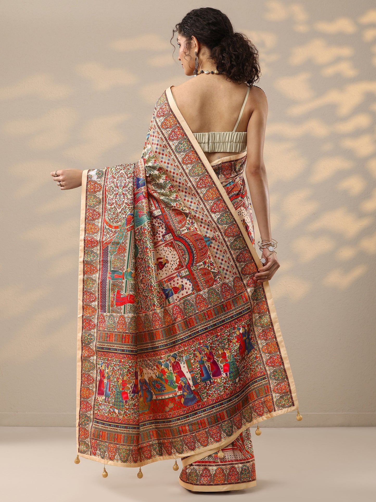 Beige Printed Silk Blend Saree With Unstitched Blouse Piece