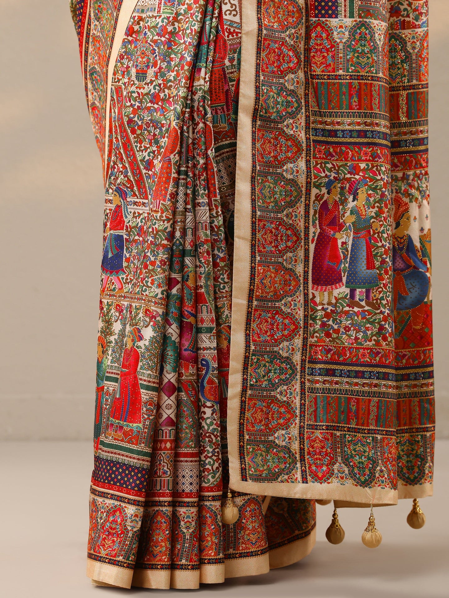 Beige Printed Silk Blend Saree With Unstitched Blouse Piece