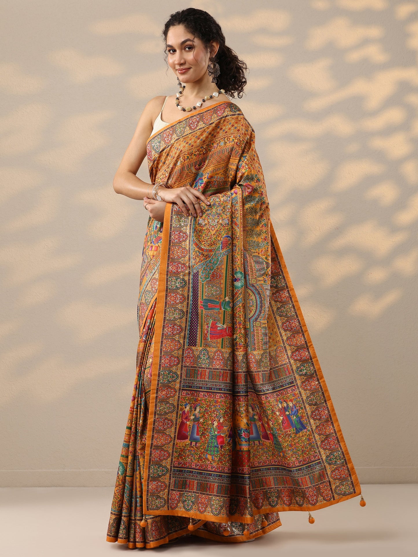 Mustard Printed Silk Blend Saree With Unstitched Blouse Piece
