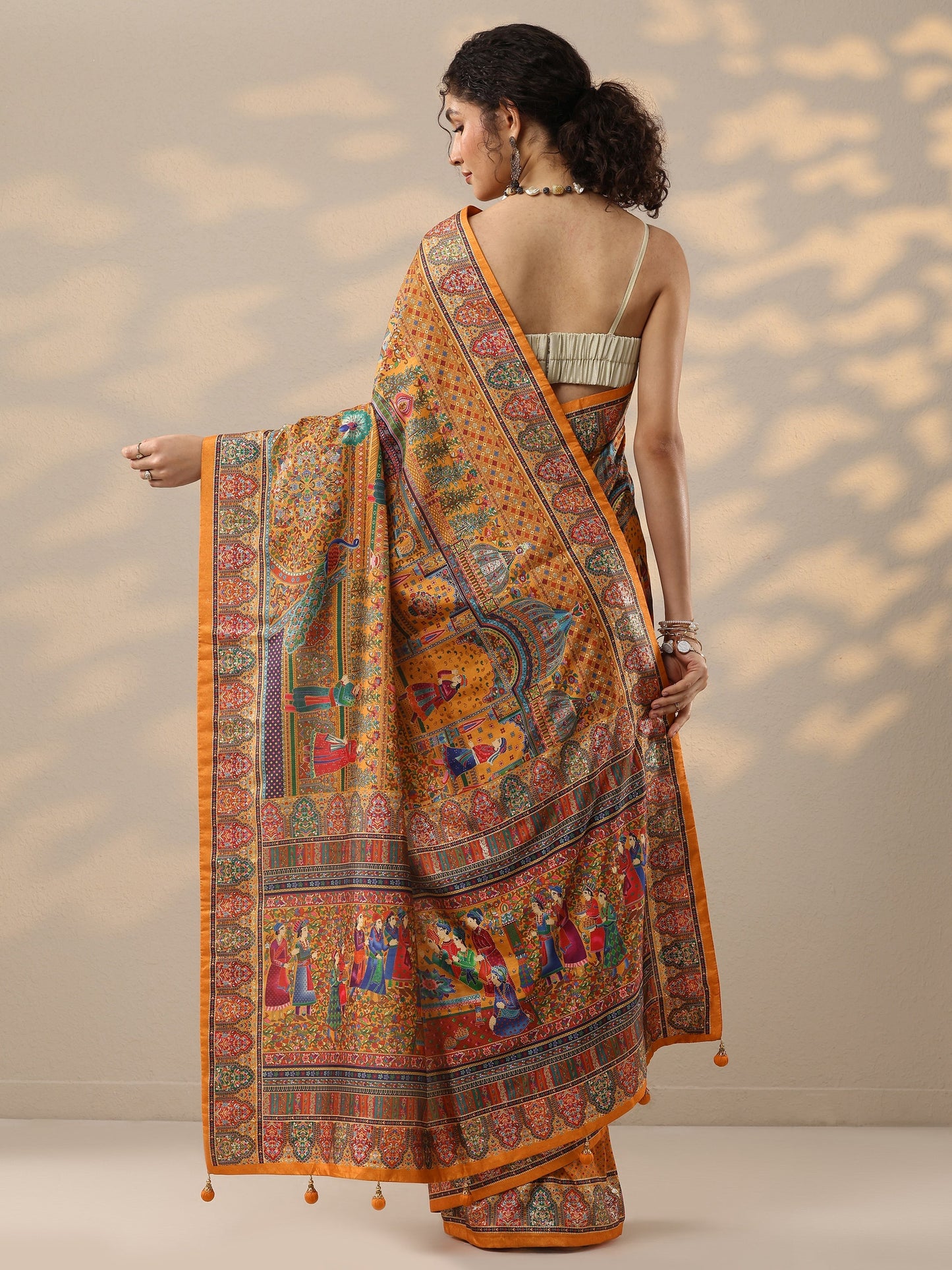 Mustard Printed Silk Blend Saree With Unstitched Blouse Piece