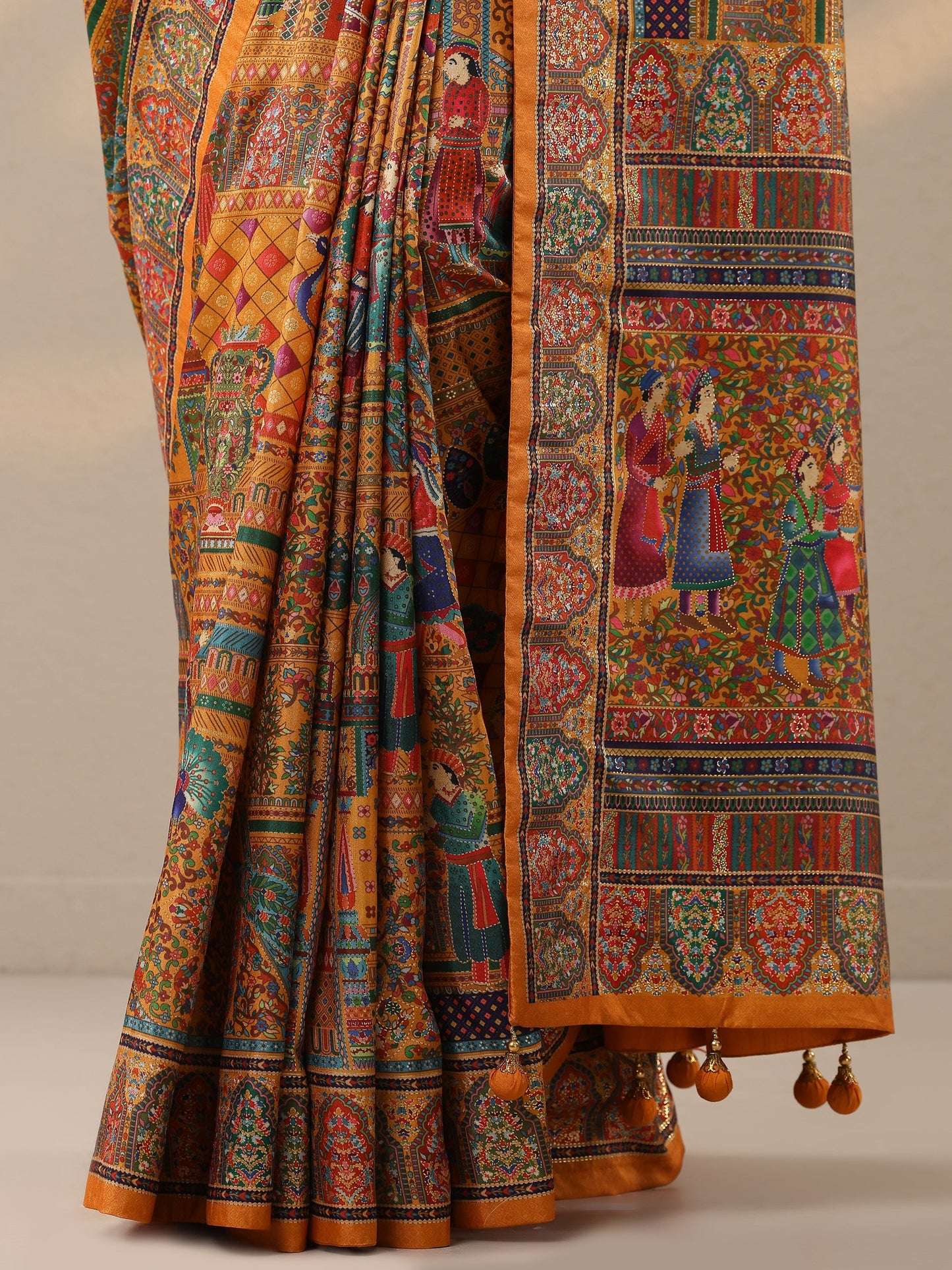Mustard Printed Silk Blend Saree With Unstitched Blouse Piece