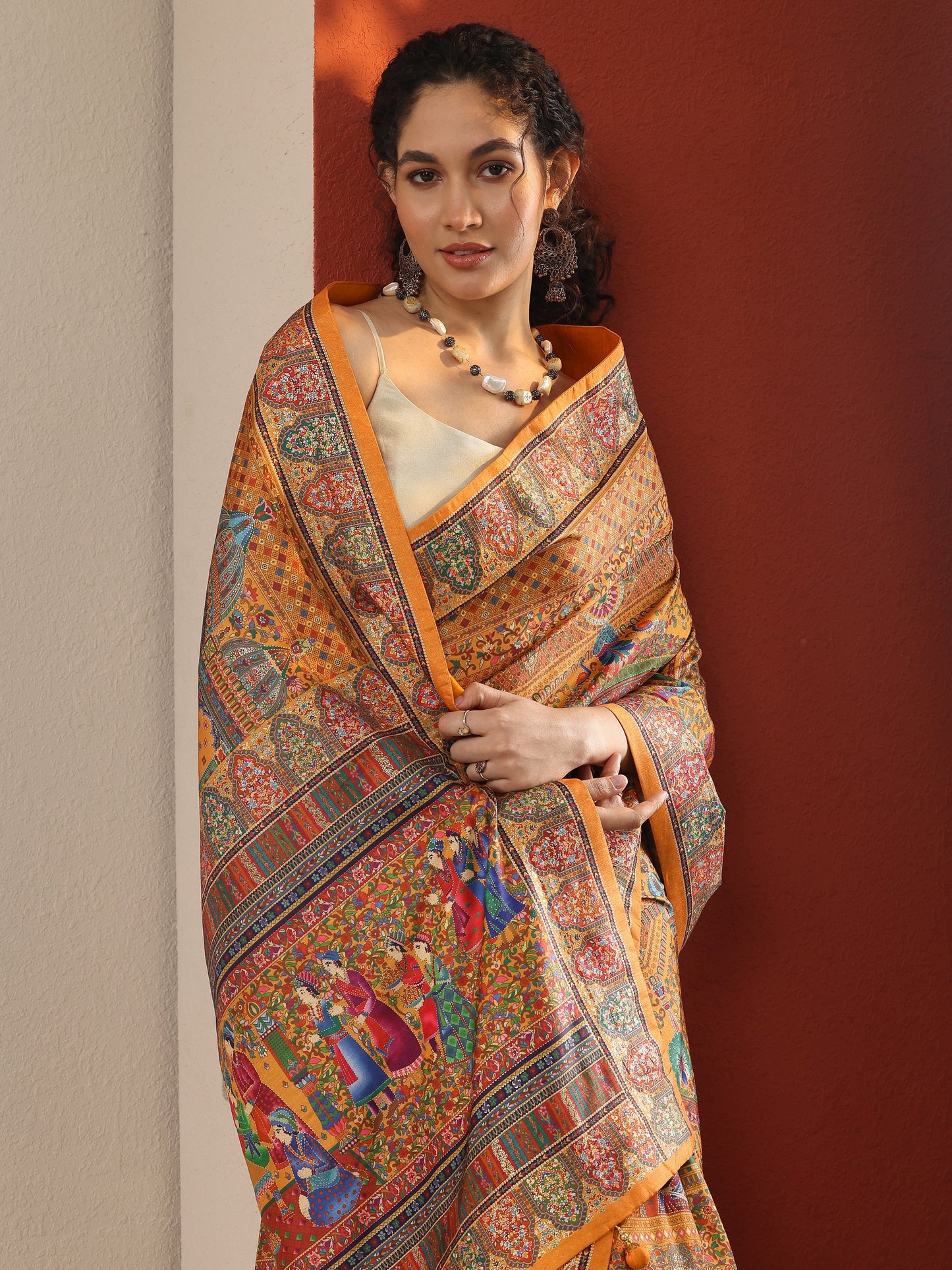 Mustard Printed Silk Blend Saree With Unstitched Blouse Piece
