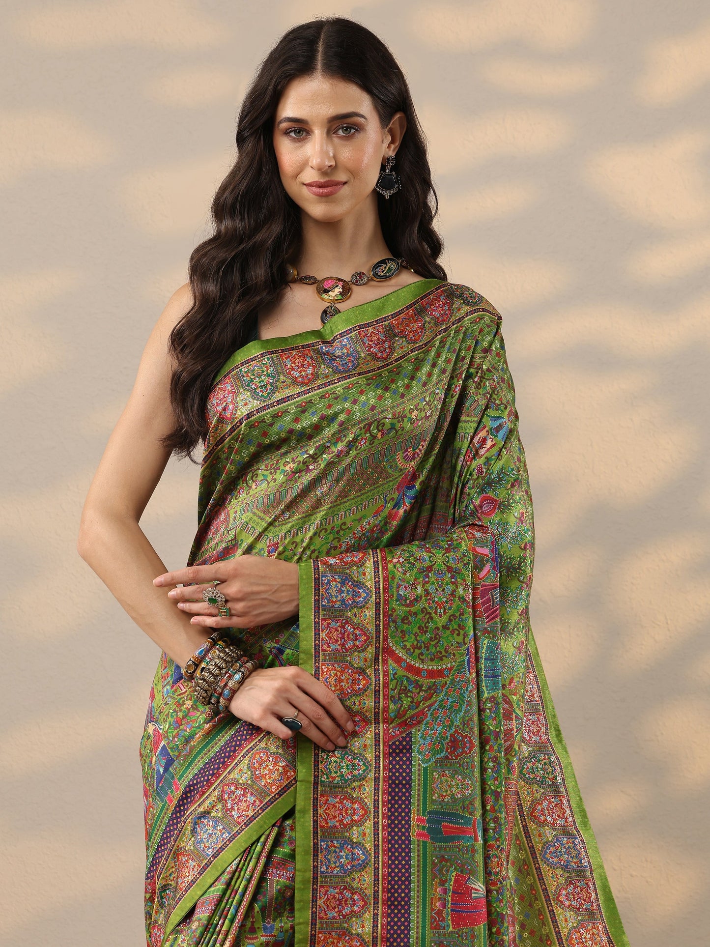 Green Printed Silk Blend Saree With Unstitched Blouse Piece