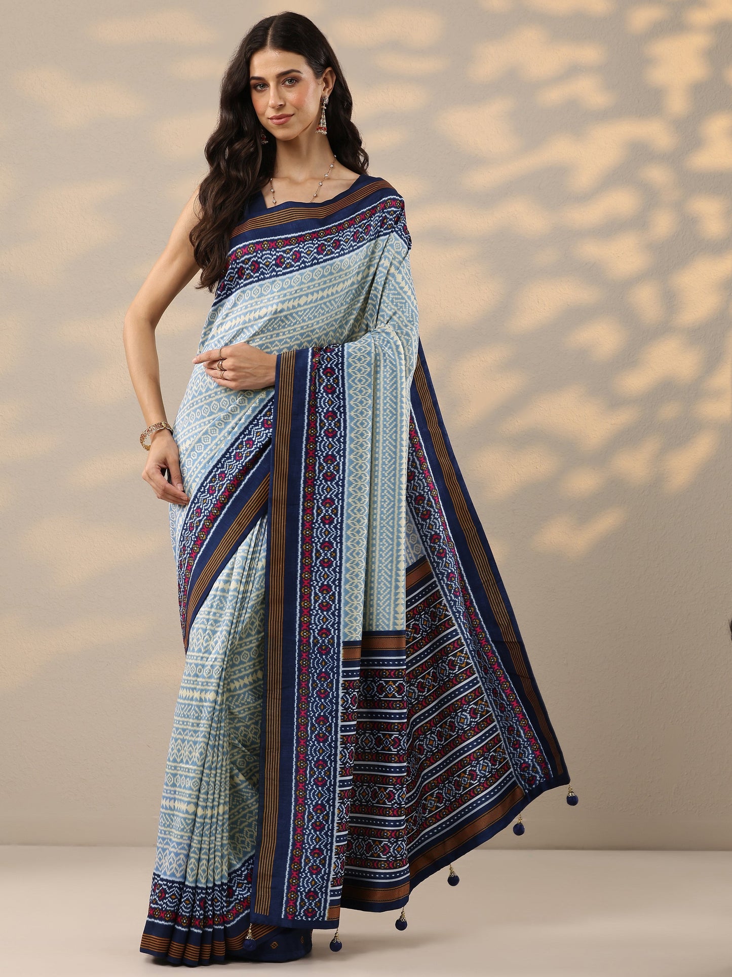 Blue Printed Silk Blend Saree With Unstitched Blouse Piece