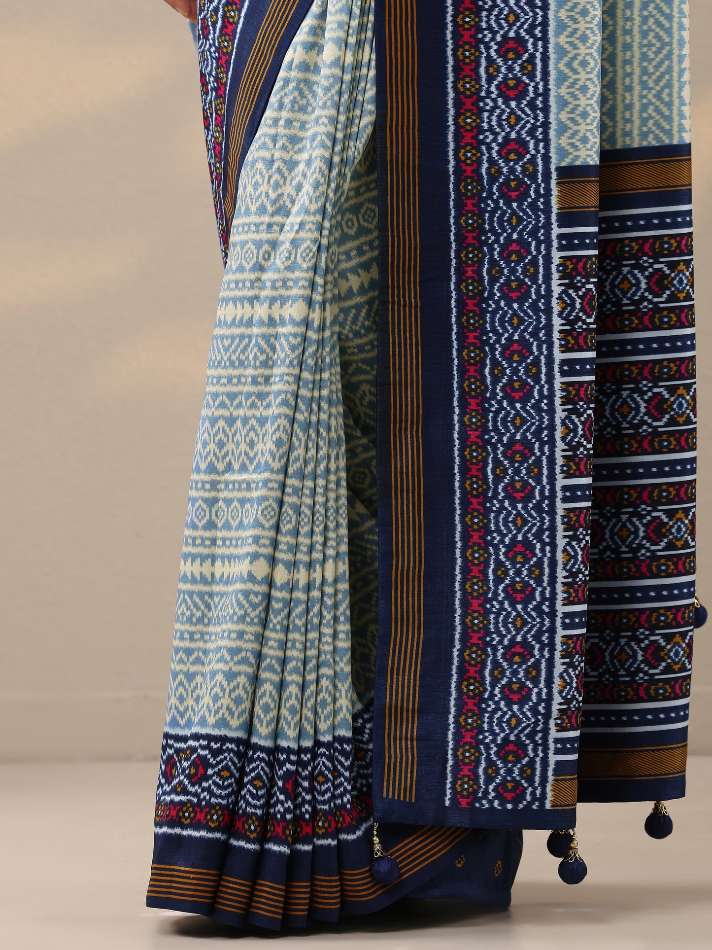 Blue Printed Silk Blend Saree With Unstitched Blouse Piece