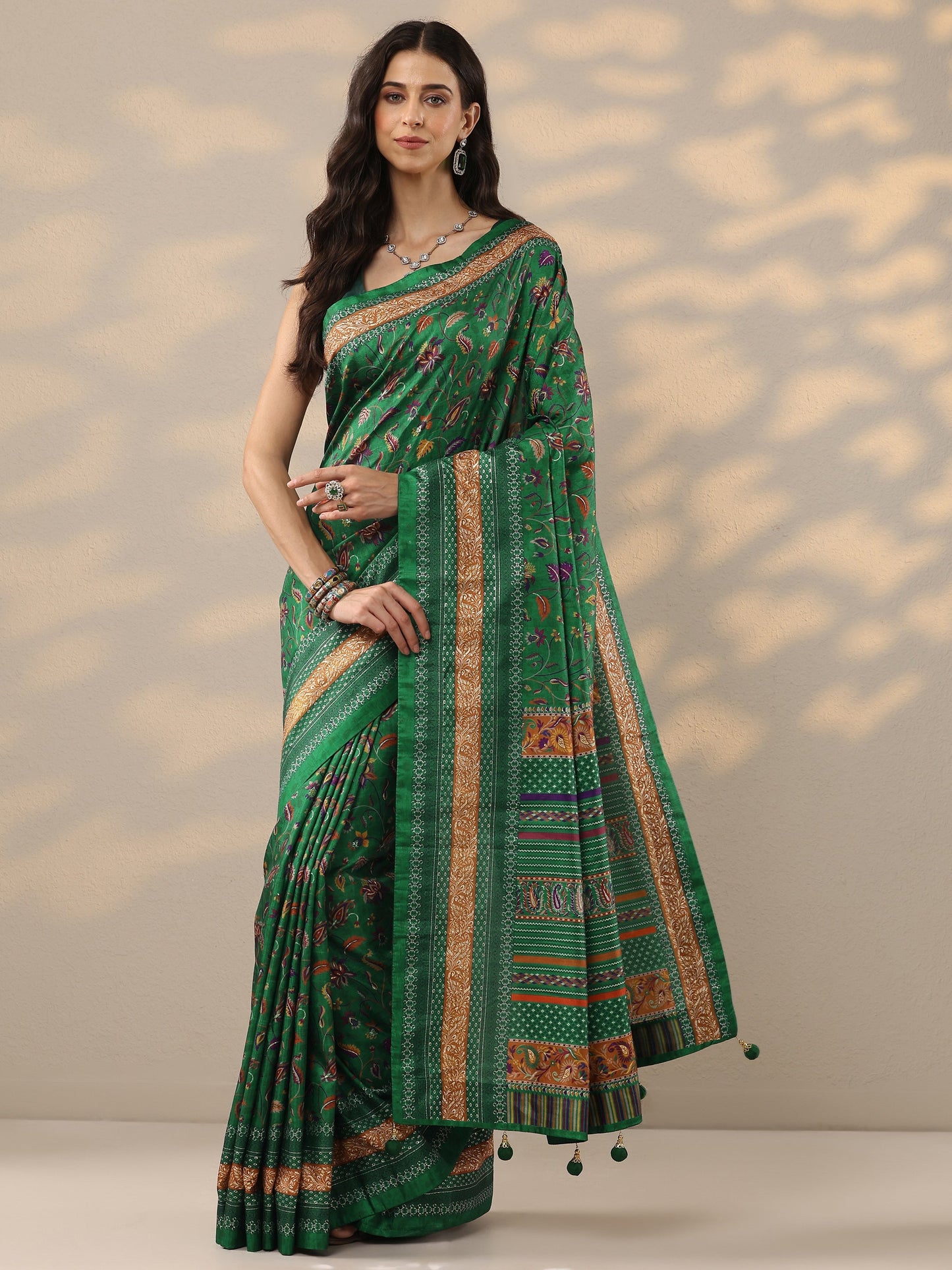 Green Printed Silk Blend Saree With Unstitched Blouse Piece