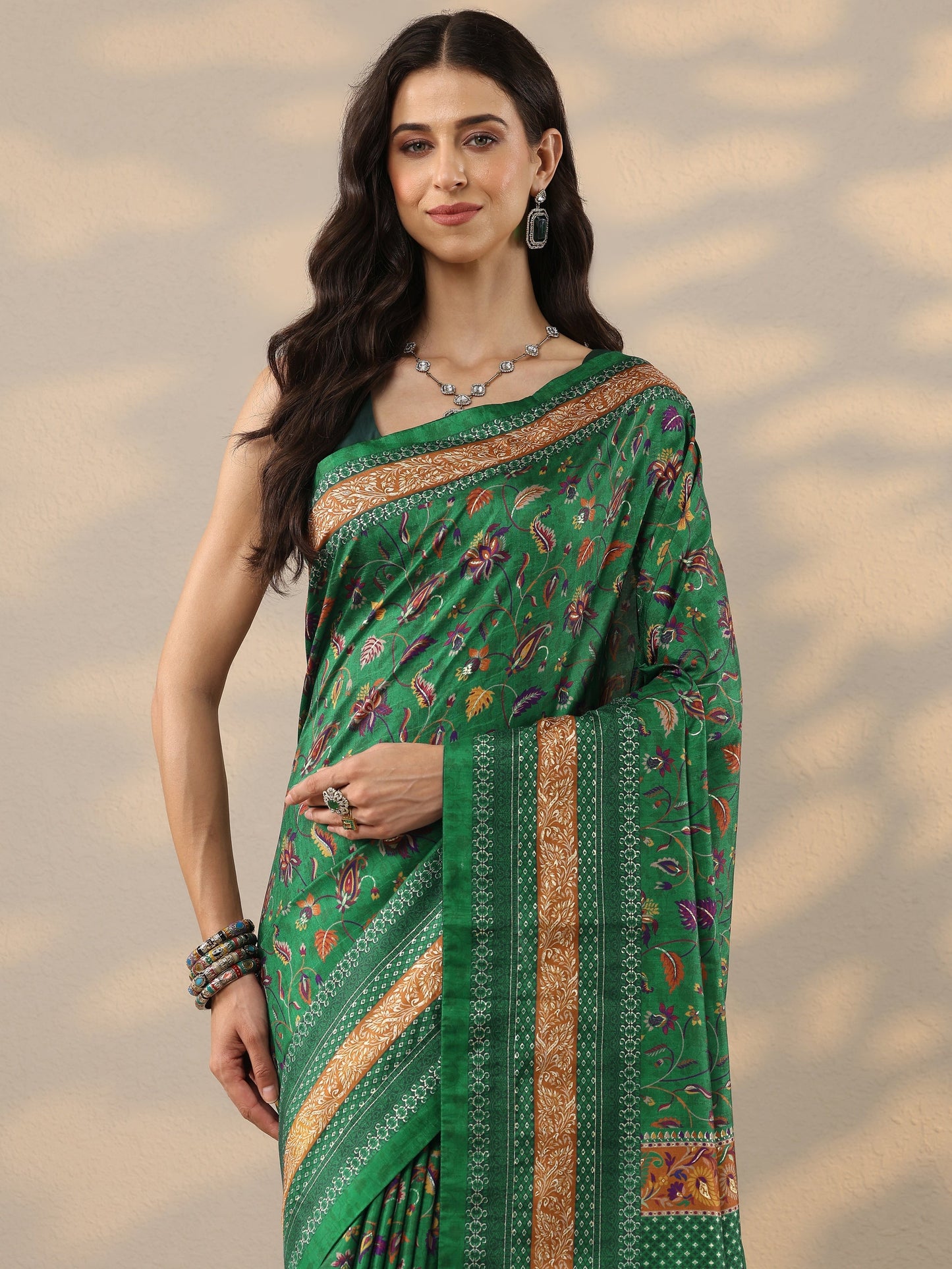 Green Printed Silk Blend Saree With Unstitched Blouse Piece