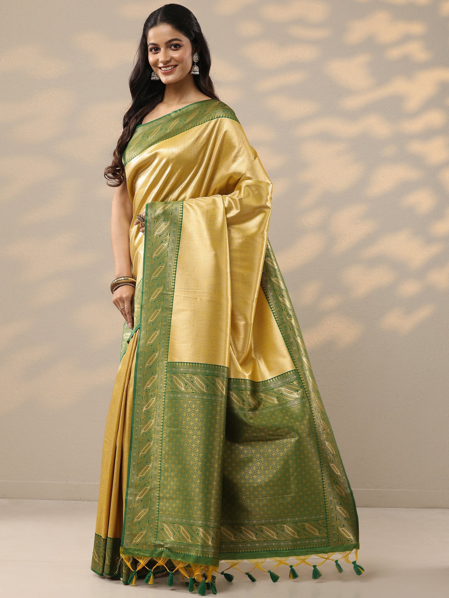 Green Woven Design Silk Blend Saree With Unstitched Blouse Piece