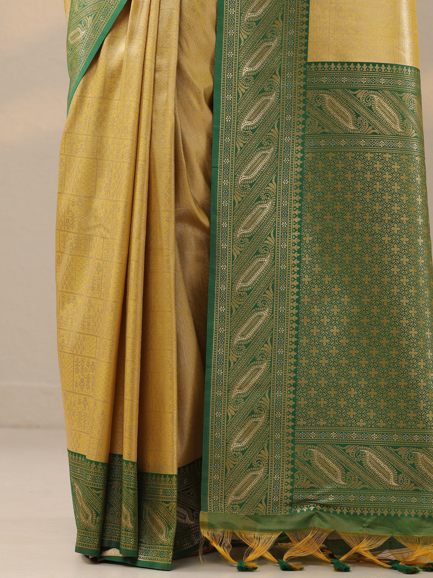 Green Woven Design Silk Blend Saree With Unstitched Blouse Piece