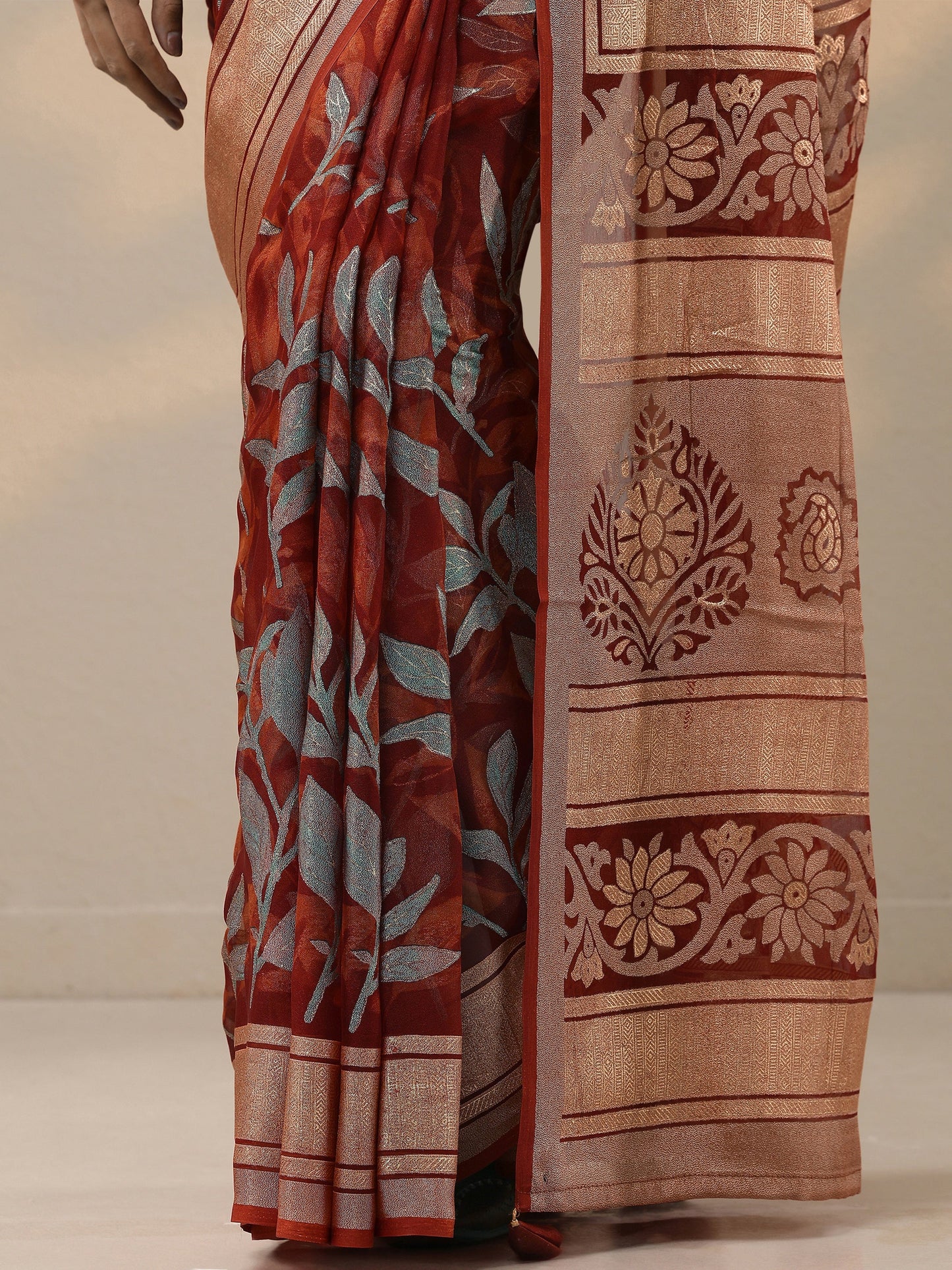 Red Printed Silk Blend Saree With Unstitched Blouse Piece