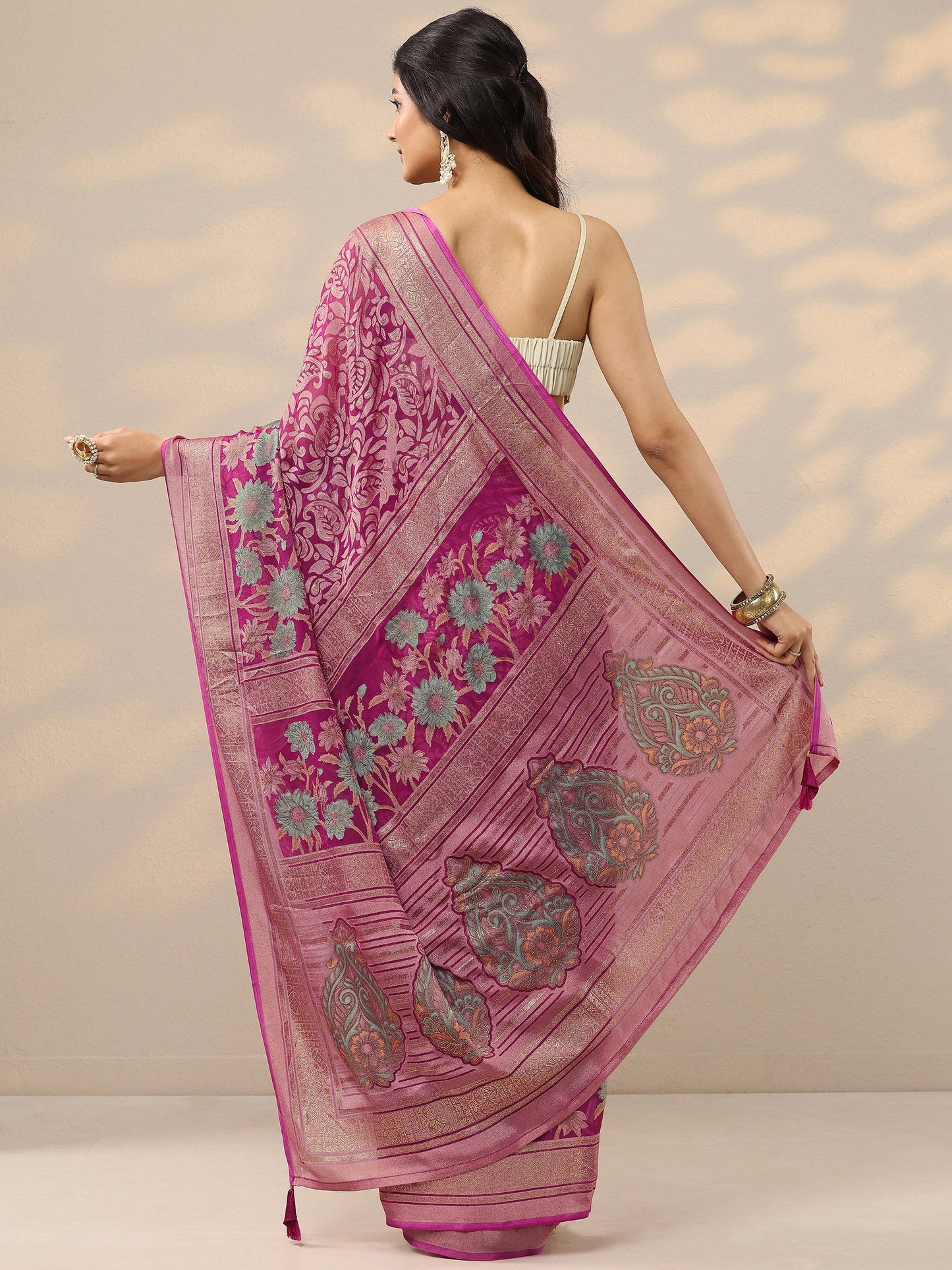 Magenta Printed Silk Blend Saree With Unstitched Blouse Piece