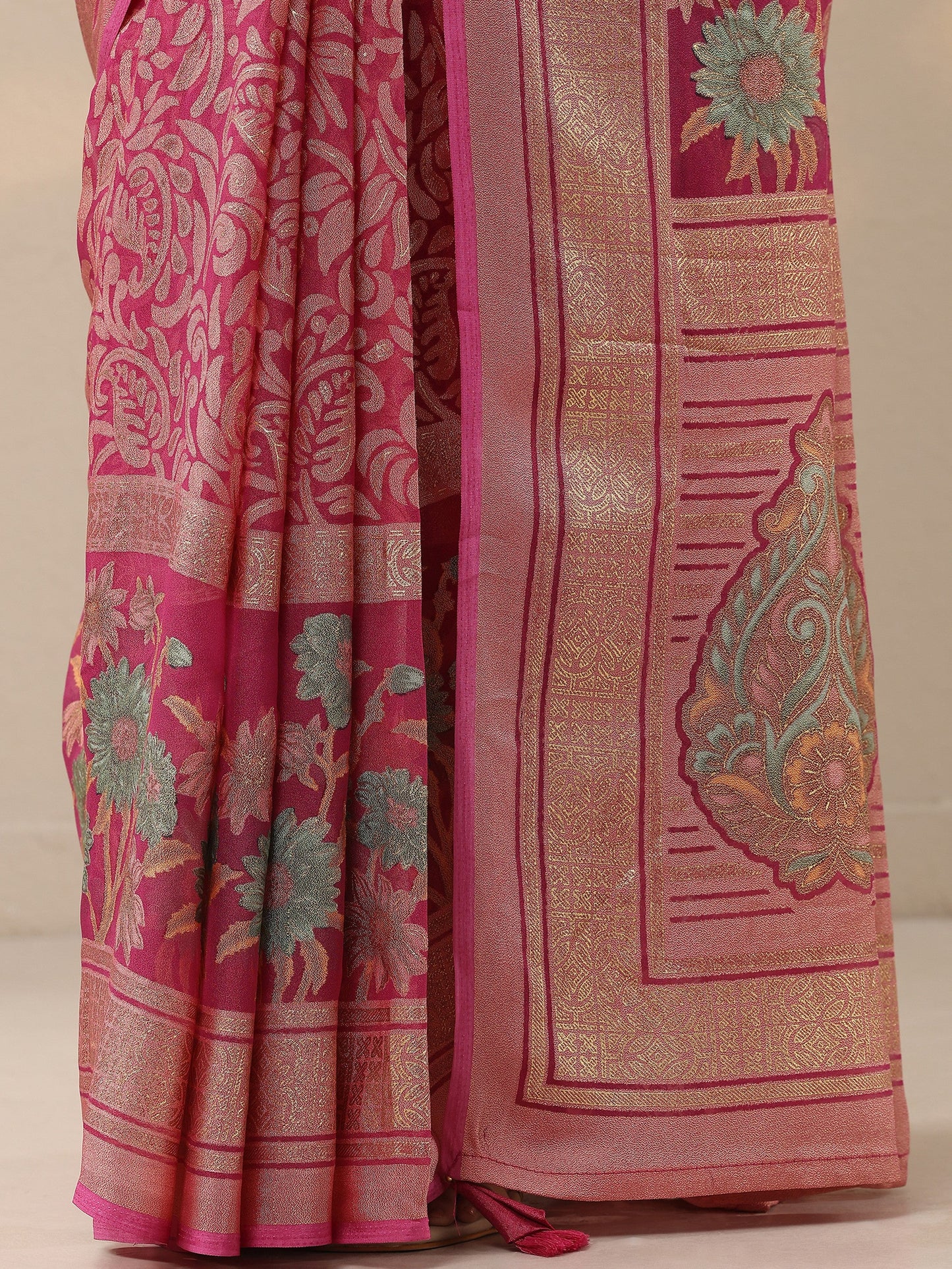 Magenta Printed Silk Blend Saree With Unstitched Blouse Piece
