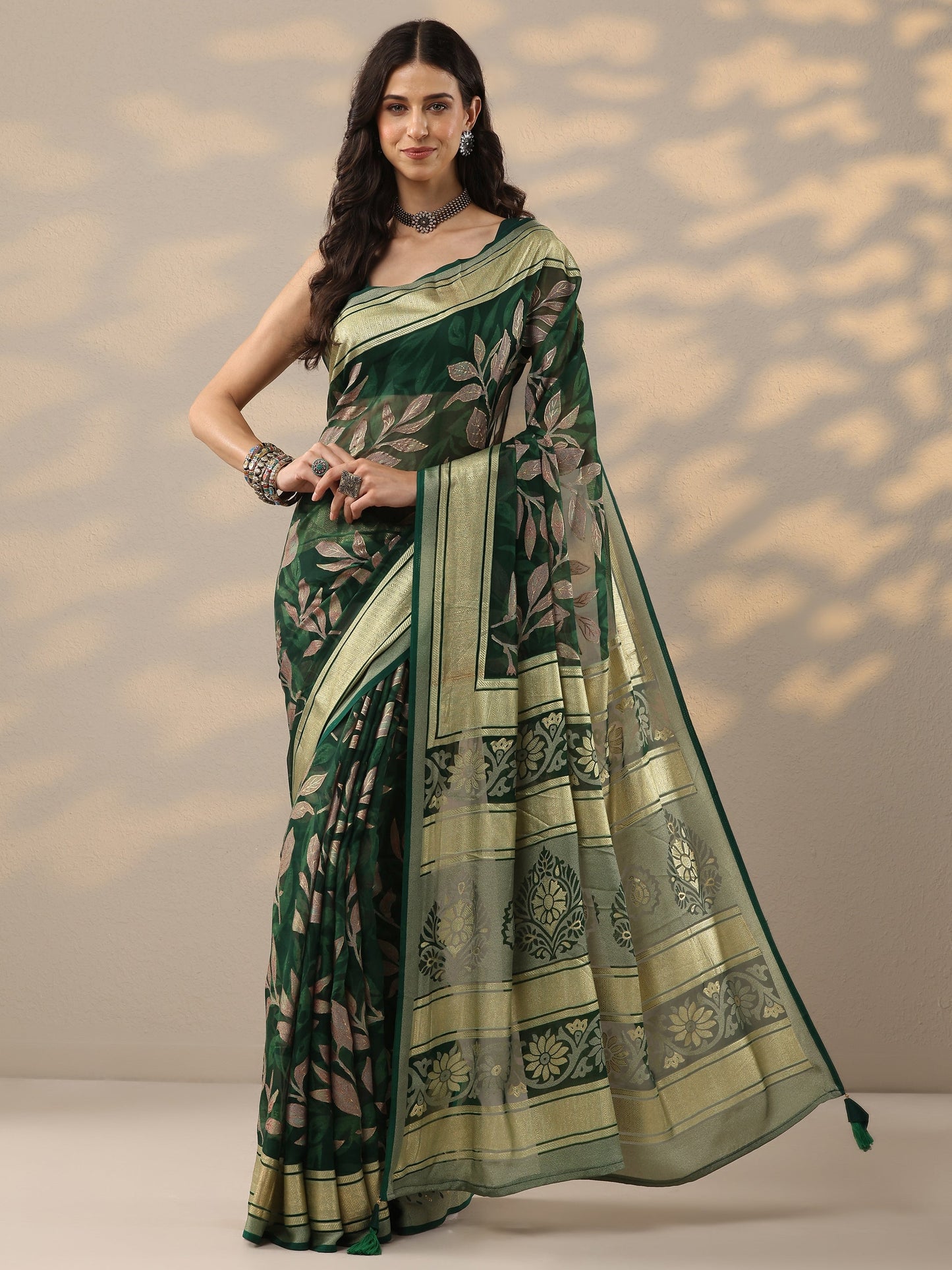 Green Printed Silk Blend Saree With Unstitched Blouse Piece