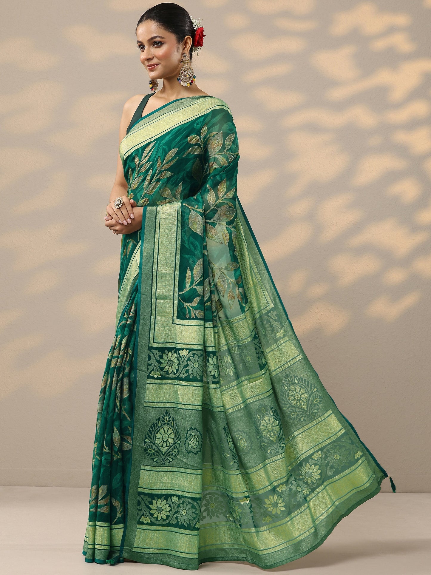 Green Printed Silk Blend Saree With Unstitched Blouse Piece