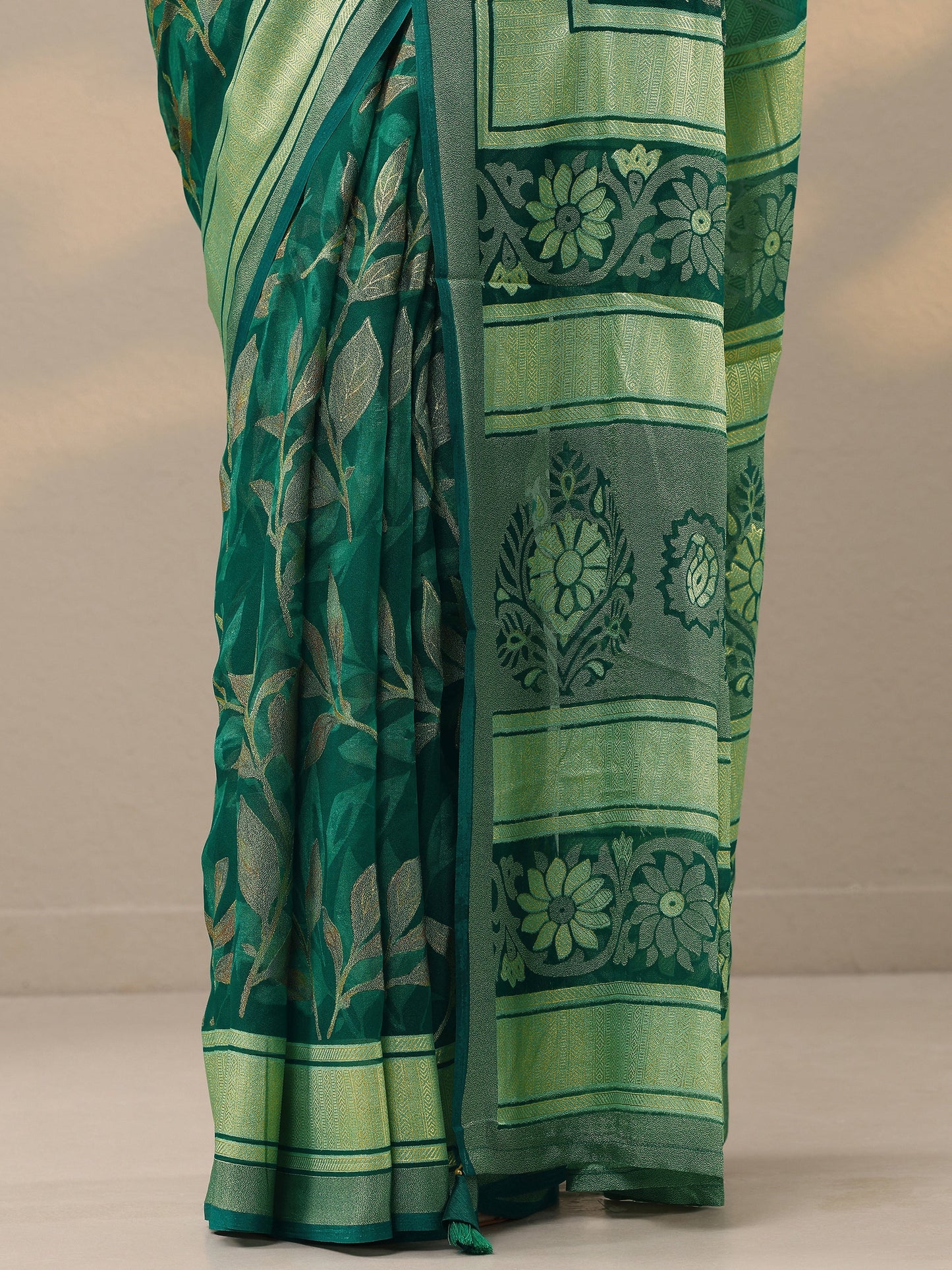 Green Printed Silk Blend Saree With Unstitched Blouse Piece