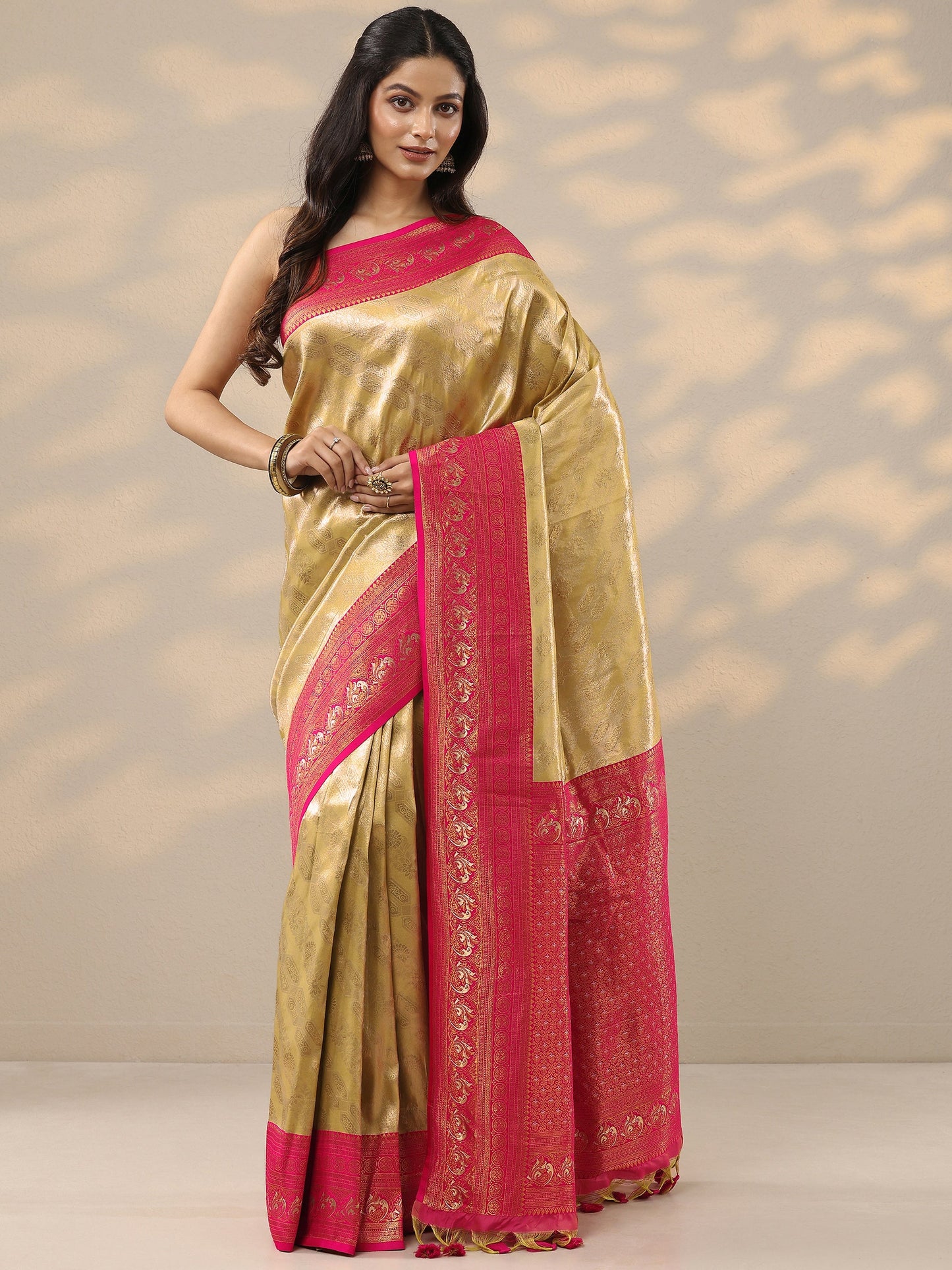 Green Woven Design Silk Blend Saree With Unstitched Blouse Piece