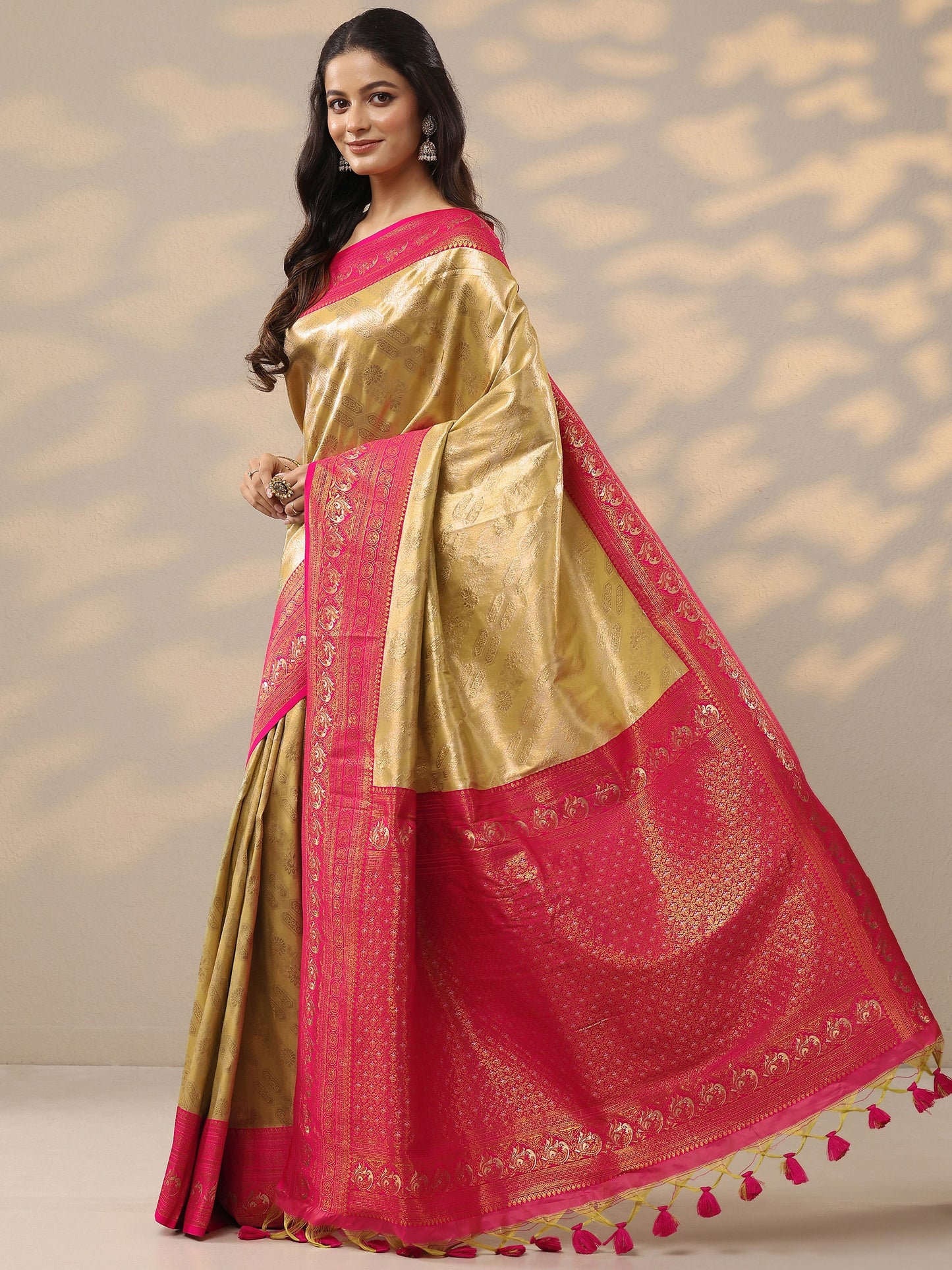 Green Woven Design Silk Blend Saree With Unstitched Blouse Piece