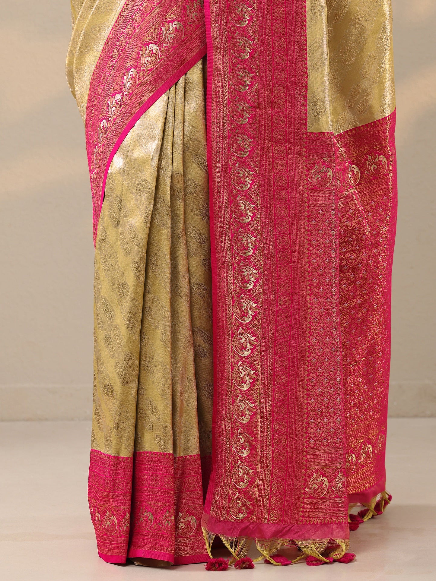 Green Woven Design Silk Blend Saree With Unstitched Blouse Piece