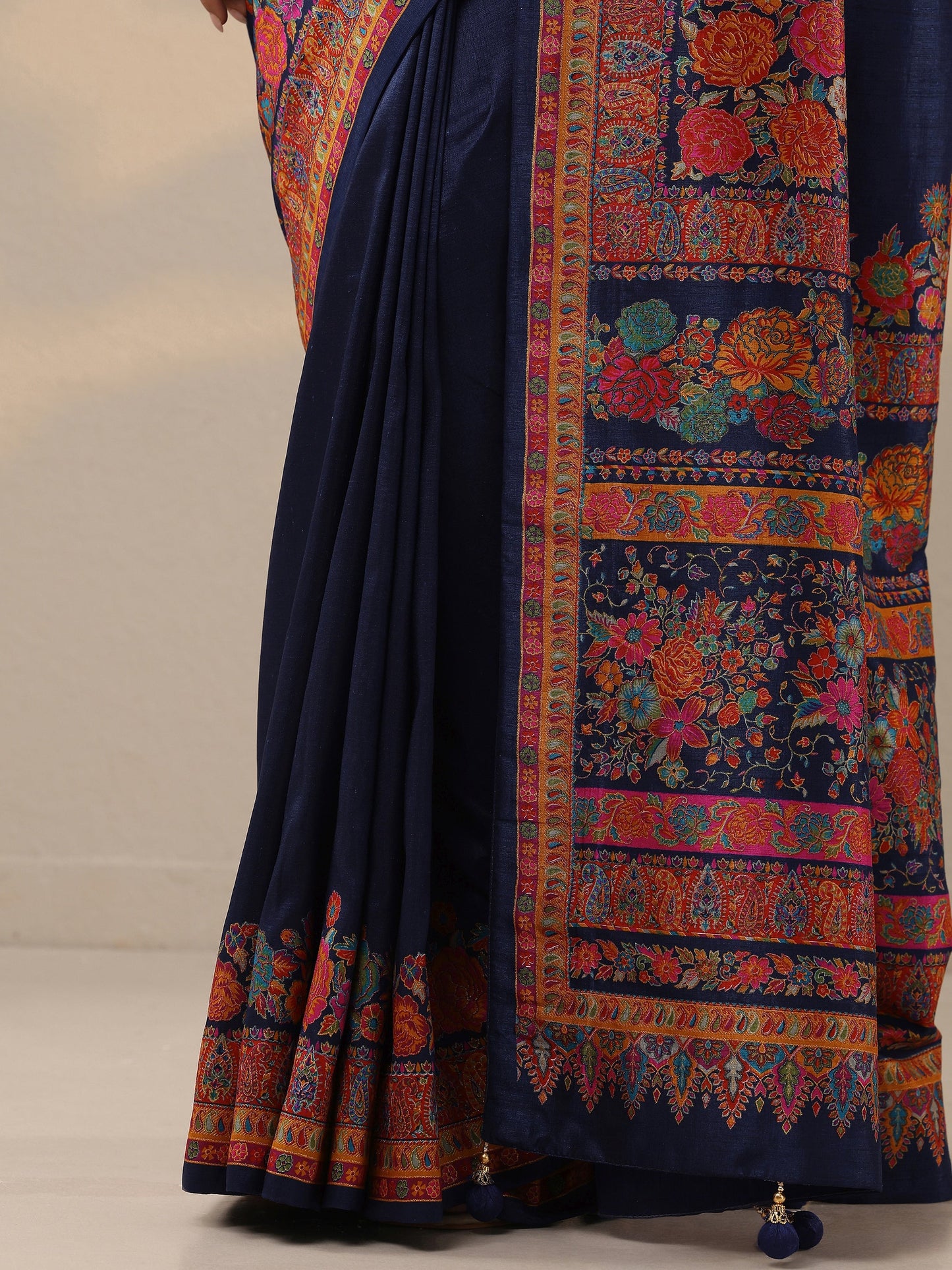 Navy Blue Printed Silk Blend Saree With Unstitched Blouse Piece