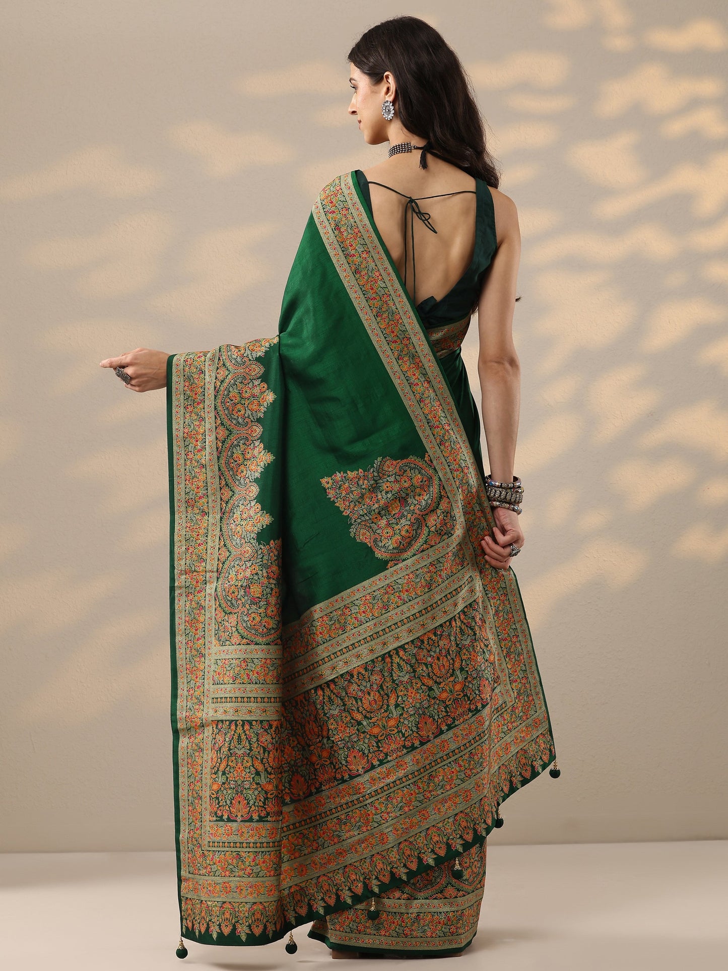 Green Solid Silk Blend Saree With Unstitched Blouse Piece