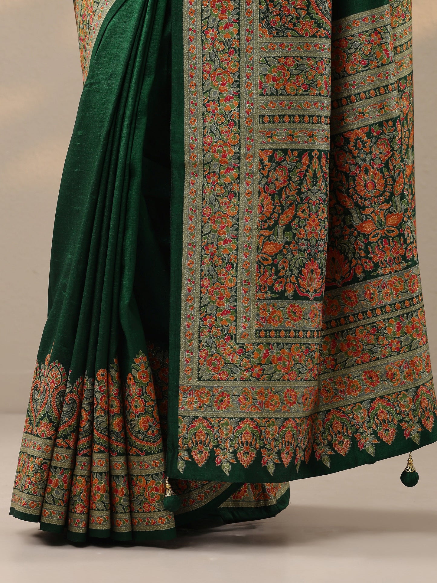 Green Solid Silk Blend Saree With Unstitched Blouse Piece