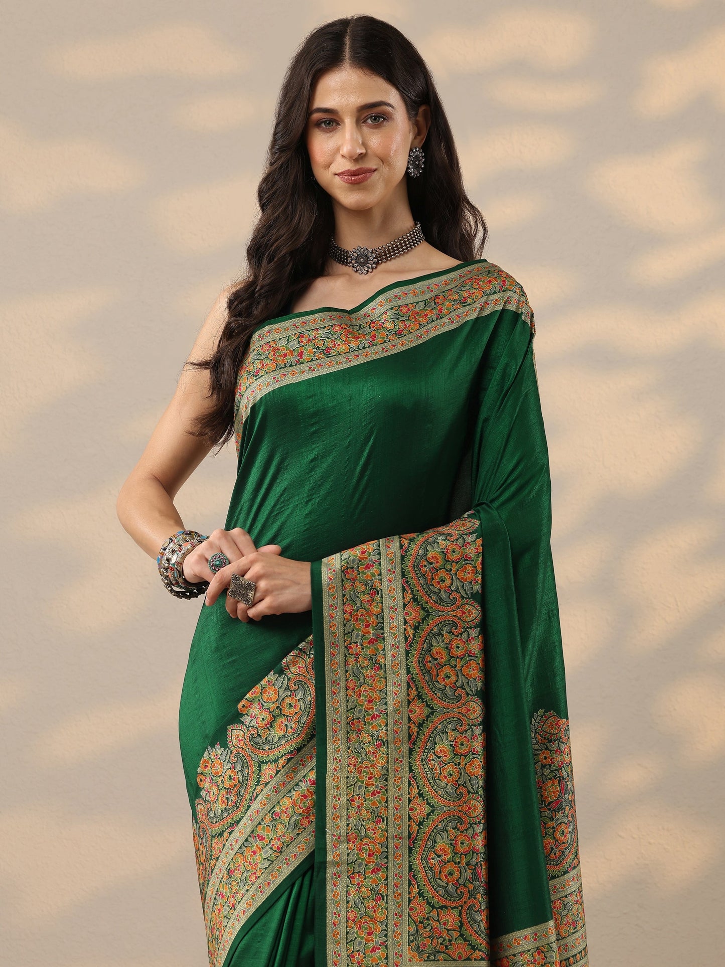 Green Solid Silk Blend Saree With Unstitched Blouse Piece